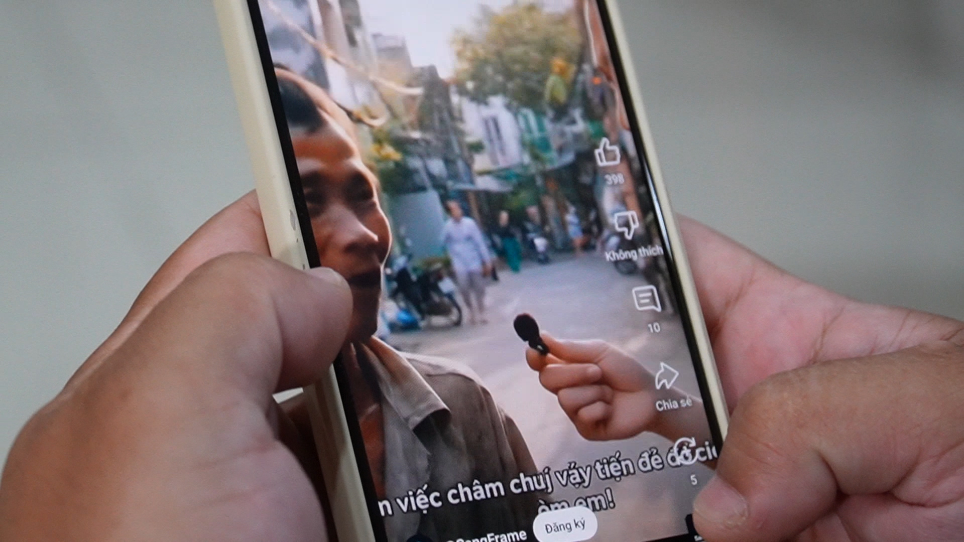 AI sản xuất video quá nhanh, quá dễ: Nhà sáng tạo thật biết sống sao? - Ảnh 1.