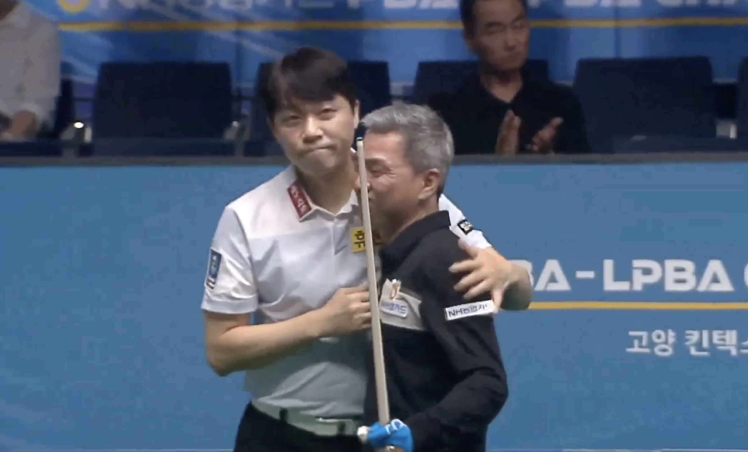 Bilhar: Jogador vietnamita faz retorno espetacular, derrotando ex-campeão mundial - Foto 2. Billiards: Cơ thủ Việt Nam ngược dòng ngoạn mục, đánh bại cựu vô địch thế giới- Ảnh 2.