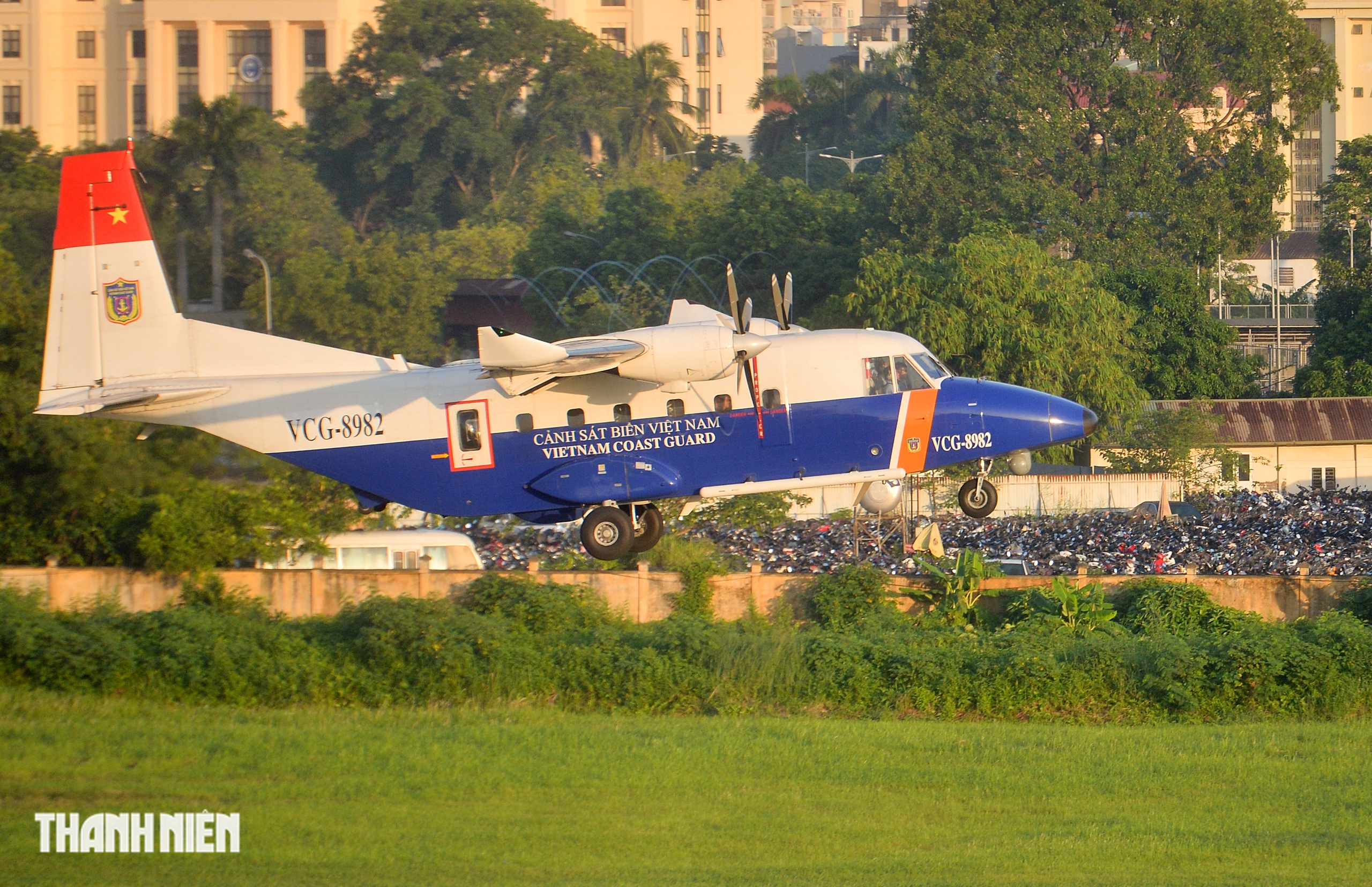 Xem 'ngựa thồ' C-295 khoác áo mới, bay biên đội 4 chiếc trên bầu trời Hà Nội- Ảnh 15.