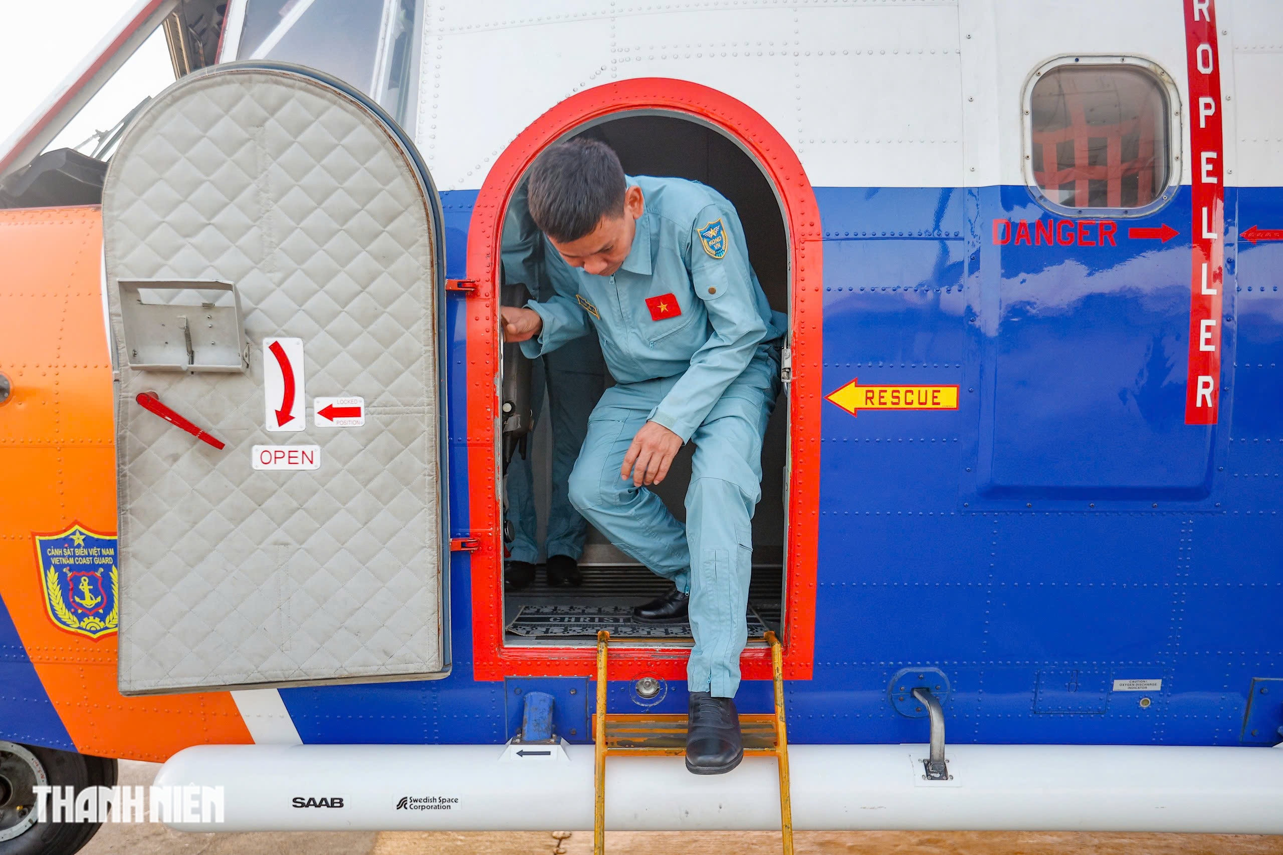 Xem 'ngựa thồ' C-295 khoác áo mới, bay biên đội 4 chiếc trên bầu trời Hà Nội- Ảnh 7.