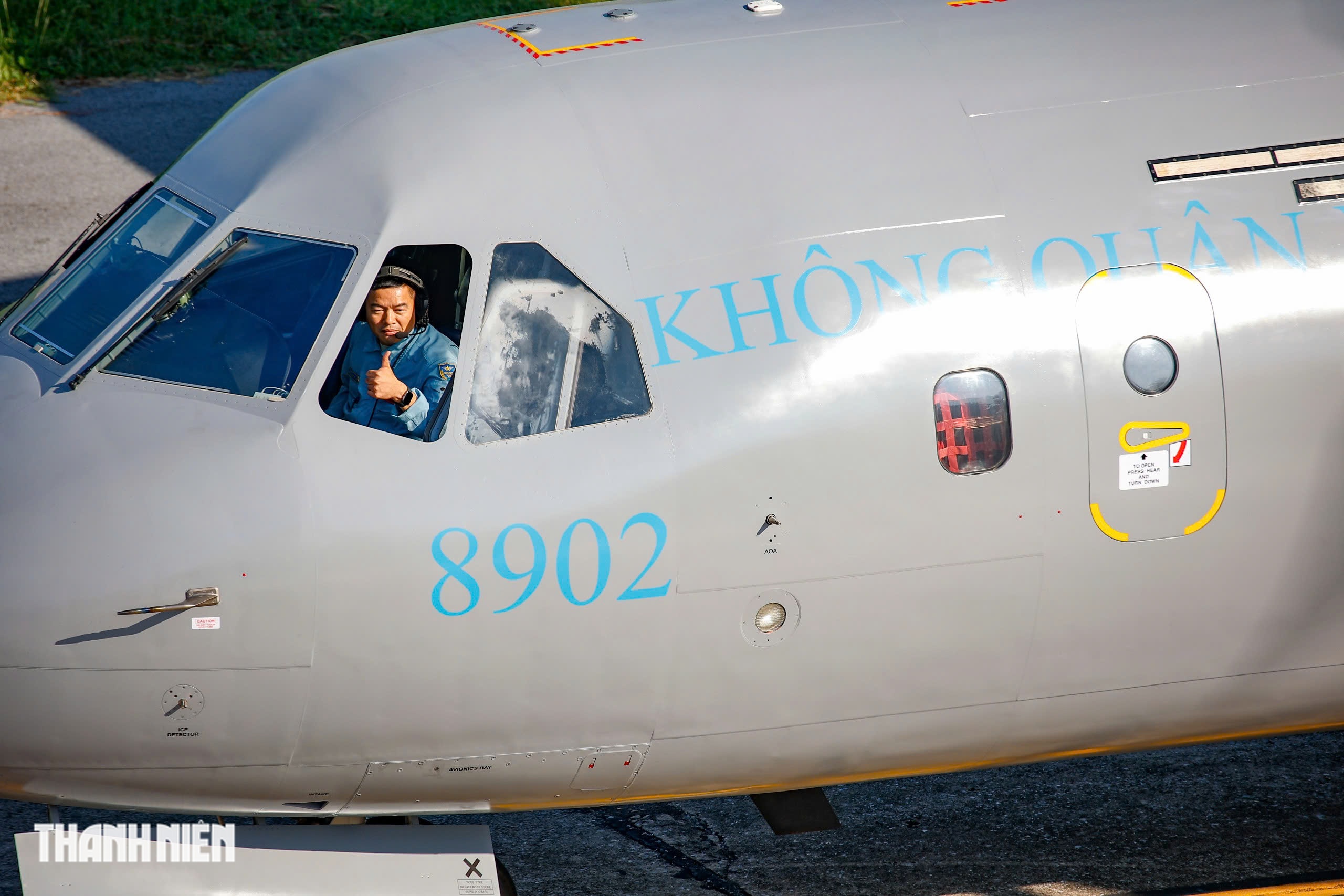 Xem 'ngựa thồ' C-295 khoác áo mới, bay biên đội 4 chiếc trên bầu trời Hà Nội- Ảnh 10.