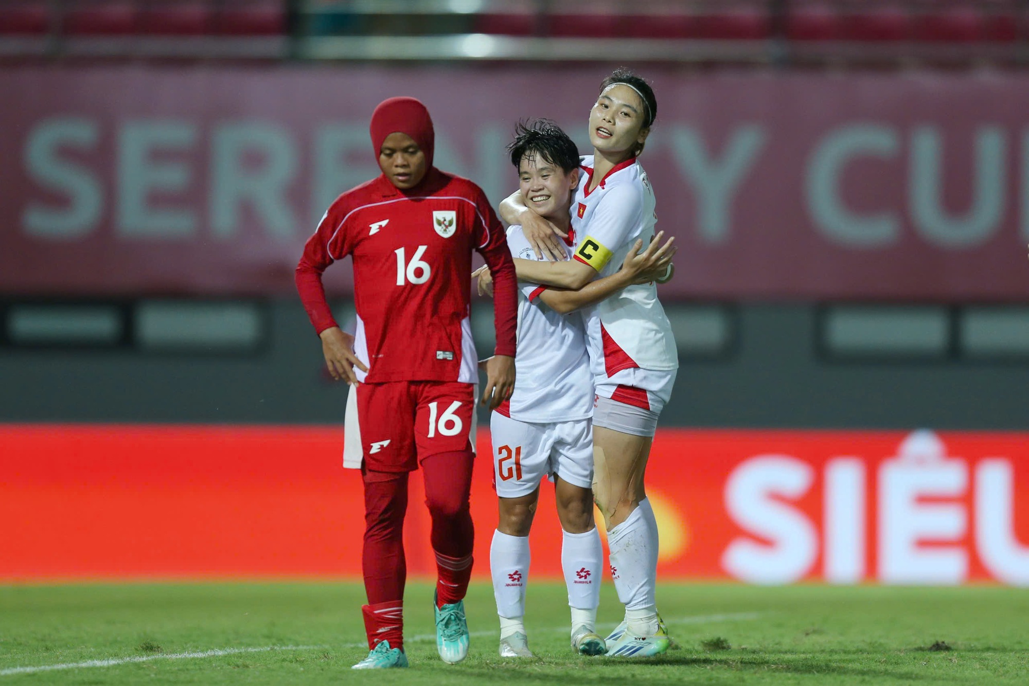 Impressionante vaga na semifinal da seleção feminina do Vietnã: precisa derrotar a Tailândia e conquistar o primeiro lugar no grupo - Foto 1. Vé bán kết ấn tượng của đội tuyển nữ Việt Nam: Phải đánh bại Thái Lan, giành ngôi đầu bảng- Ảnh 1.