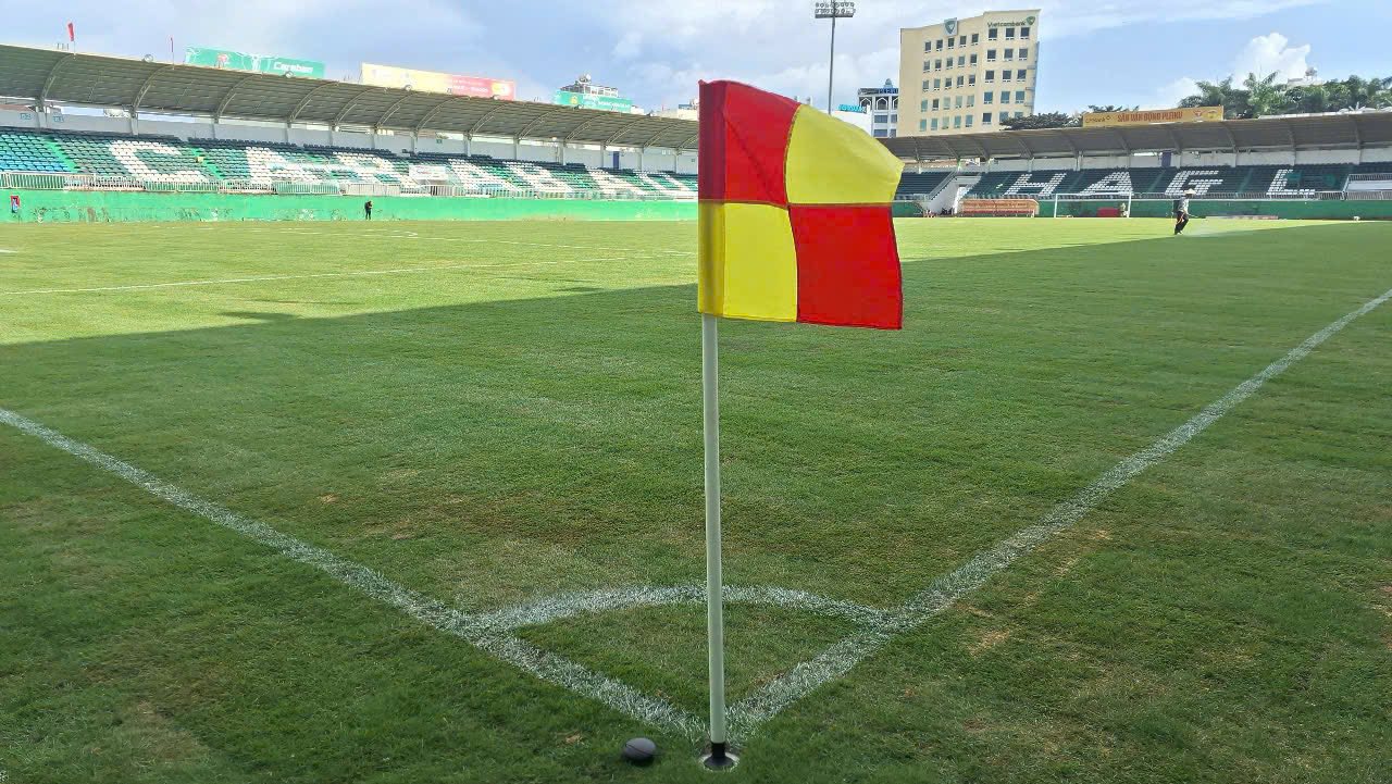 Sân Pleiku đẹp long lanh, VPF khen nức nở: HAGL khoe ‘áo mới’, sẵn sàng chinh chiến V-League- Ảnh 3.