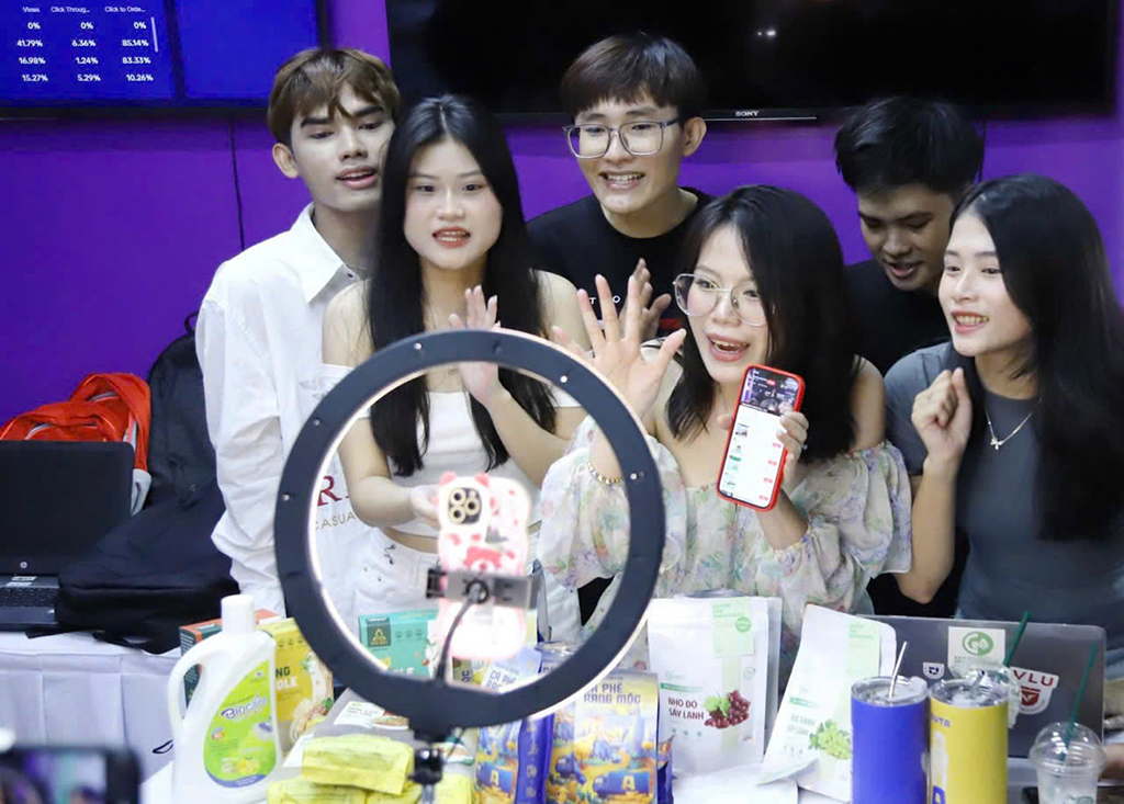 Người nổi tiếng phải sử dụng sản phẩm mới được quảng cáo- Ảnh 2.