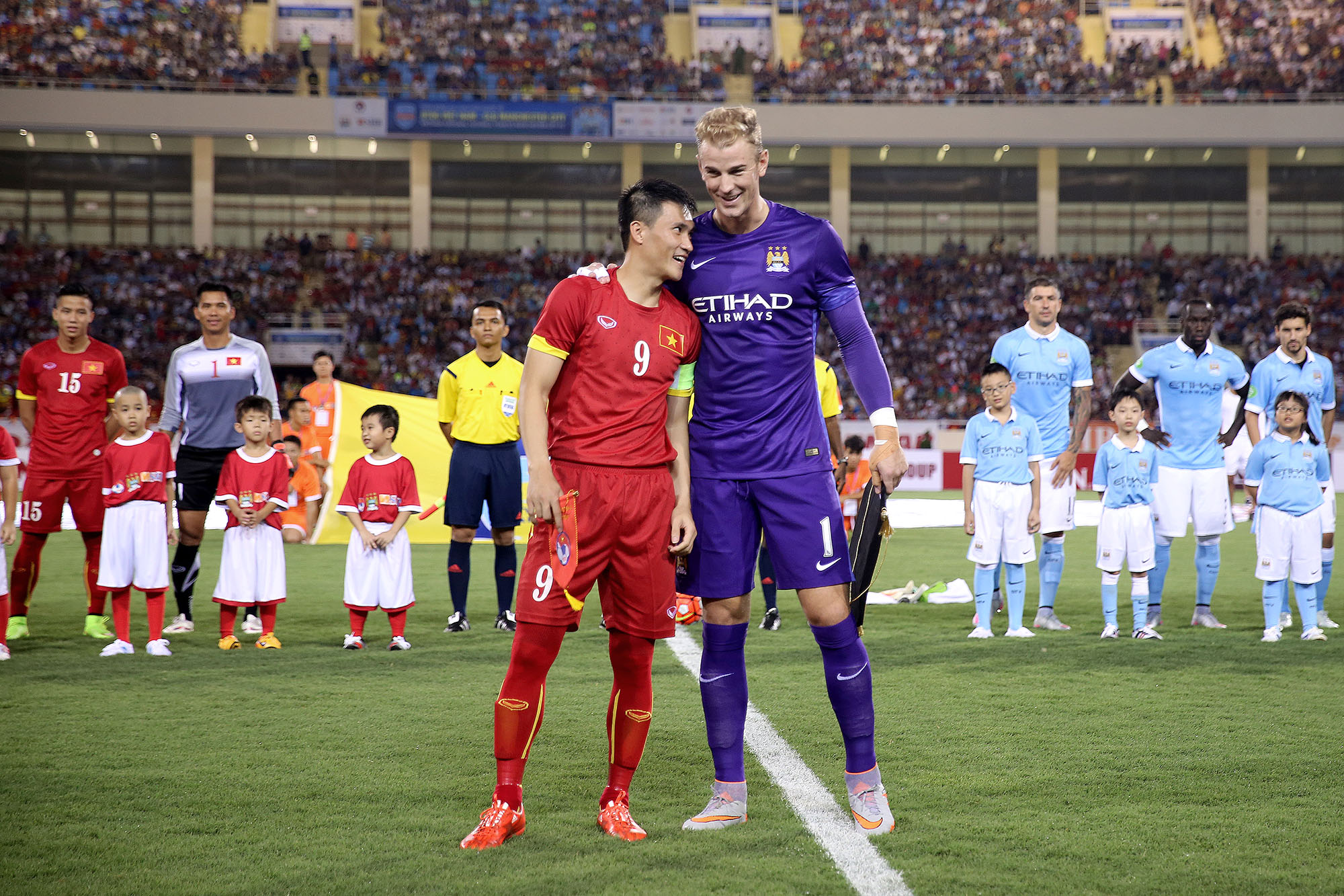 Horké: Vietnam osvobozuje víza pro 100 nejlepších hráčů světa, které hvězdy ho navštívily? - Foto 4. Nóng: Việt Nam miễn thị thực cho cầu thủ tốp 100 thế giới, ngôi sao nào từng ghé qua?- Ảnh 4.