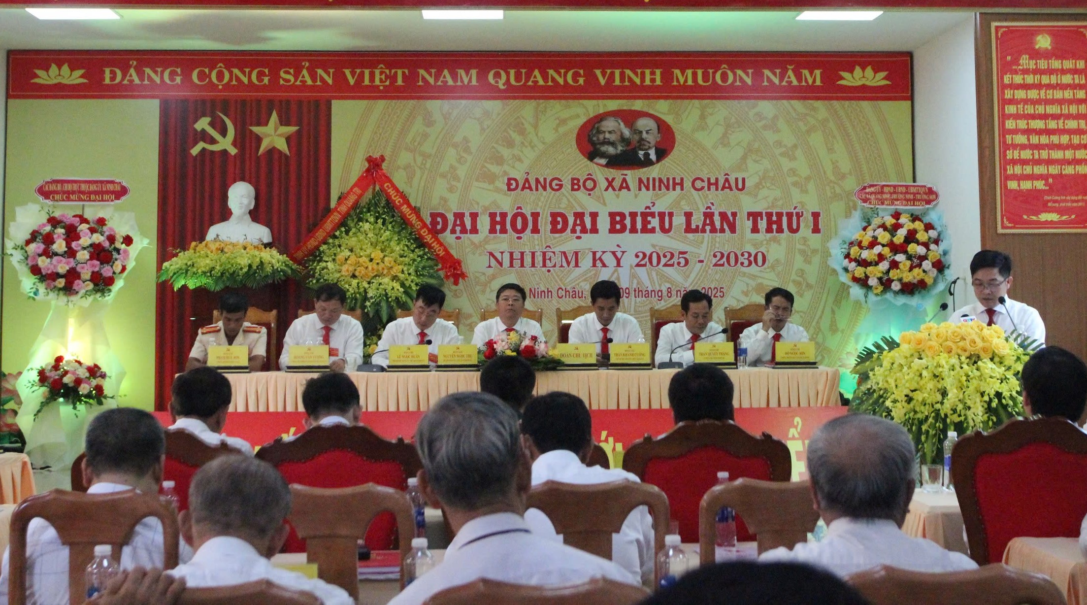 Quảng Trị: Đại hội Đảng bộ xã, phường không văn nghệ, tối đa 5 lẵng hoa- Ảnh 1. Quảng Trị: Đại hội Đảng bộ xã, phường không văn nghệ, tối đa 5 lẵng hoa- Ảnh 1.
