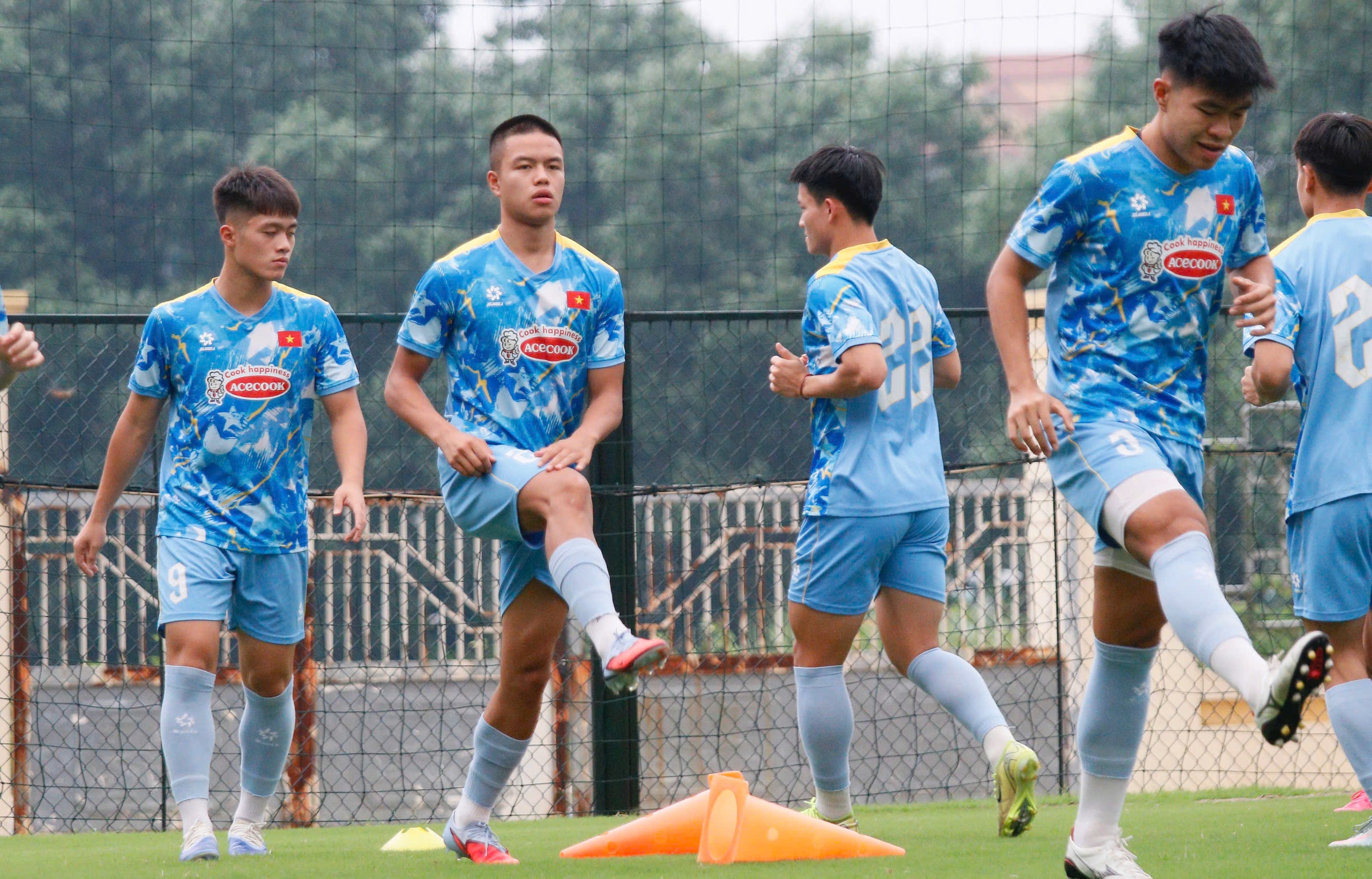 Újdonság: A tengerentúlon élő vietnami játékos, Tran Thanh Trung kihagyta az U23-as ázsiai selejtezőket, vajon látjuk-e őt a SEA Games 33-on? - 1. kép. Mới: Cầu thủ Việt kiều Trần Thành Trung lỗi hẹn với vòng loại U.23 châu Á, hẹn gặp SEA Games 33?- Ảnh 1.