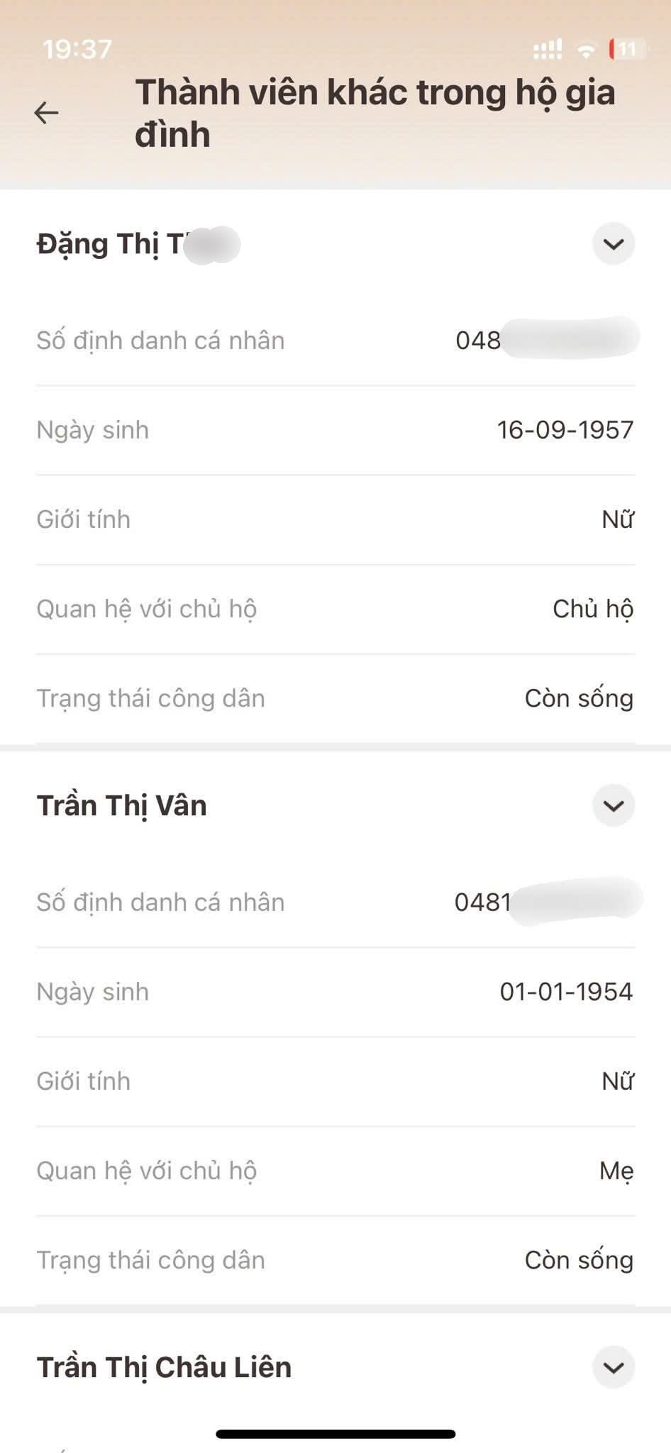 Đi nhận quà Quốc khánh 2.9, ngỡ ngàng phát hiện hộ khẩu có thêm… 'người lạ'- Ảnh 2. Đi nhận quà Quốc khánh 2.9, ngỡ ngàng phát hiện hộ khẩu có thêm… 'người lạ'- Ảnh 2.