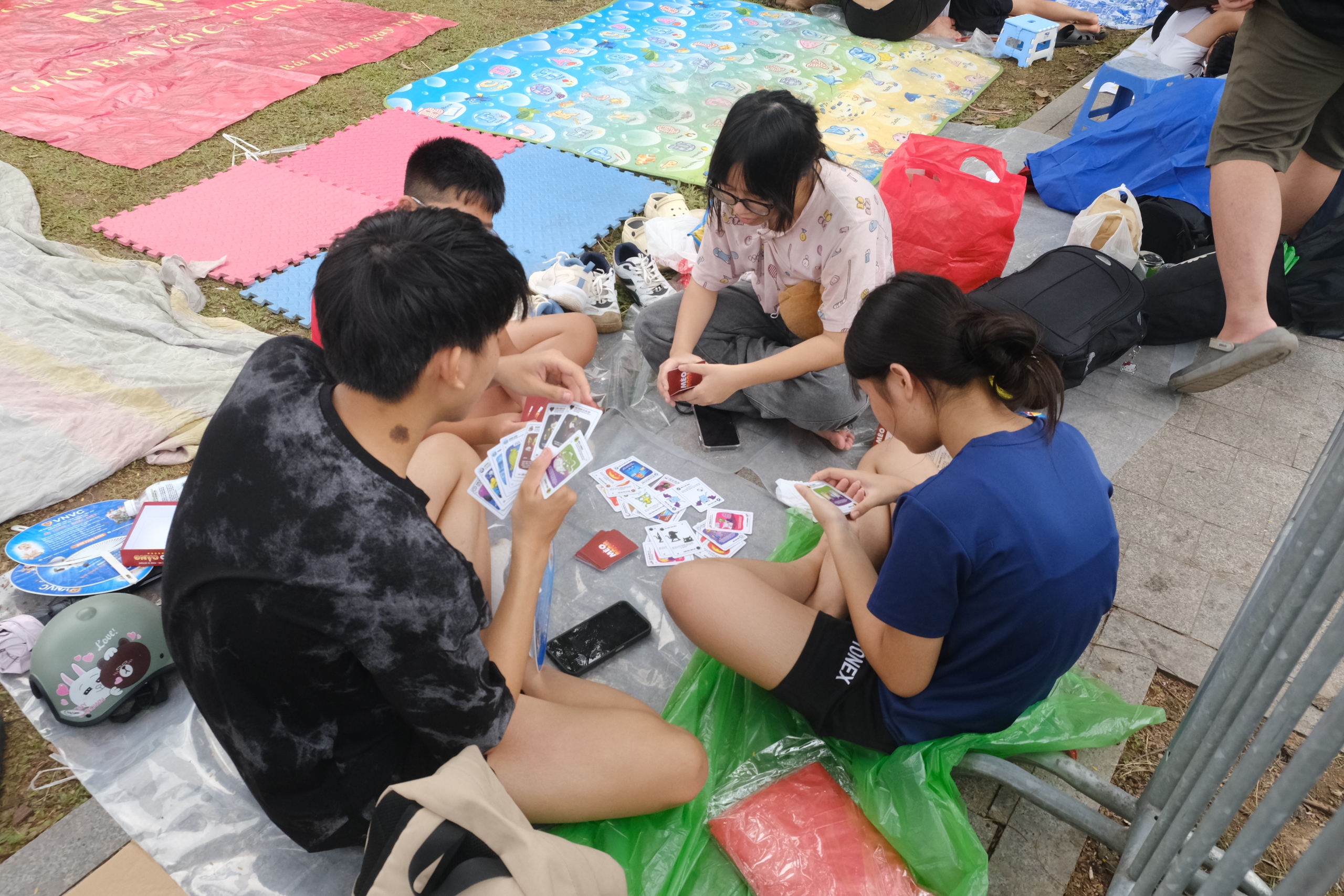 Từ TP.HCM, Đà Lạt ra Hà Nội, xếp hàng lúc 3 giờ sáng xem diễu binh A80 - Ảnh 10.