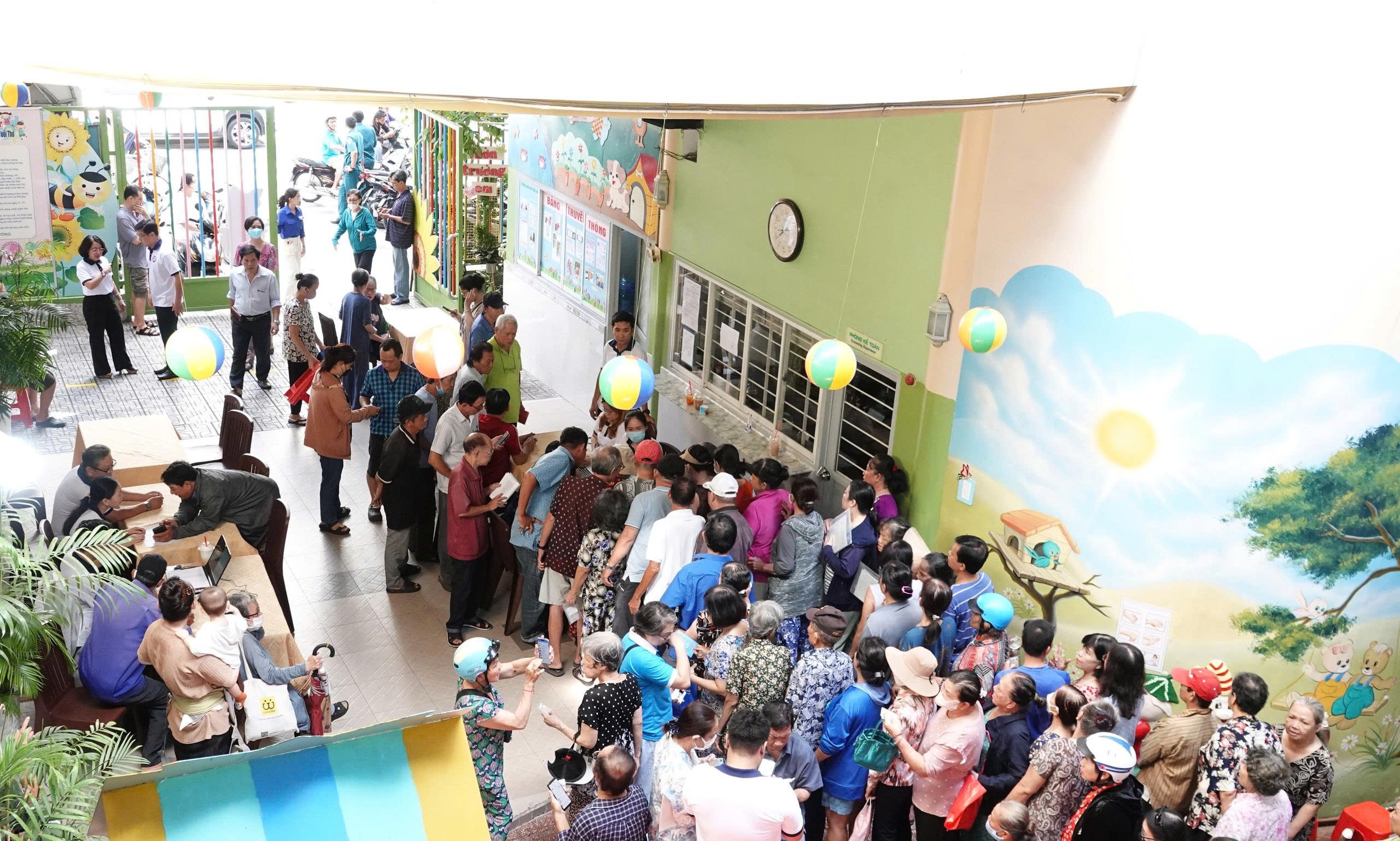 Quà Quốc khánh 2.9 đến tay người dân TP.HCM: 'Nôn nao đến mức ngủ không được'- Ảnh 9. Quà Quốc khánh 2.9 đến tay người dân TP.HCM: 'Nôn nao đến mức ngủ không được'- Ảnh 9.