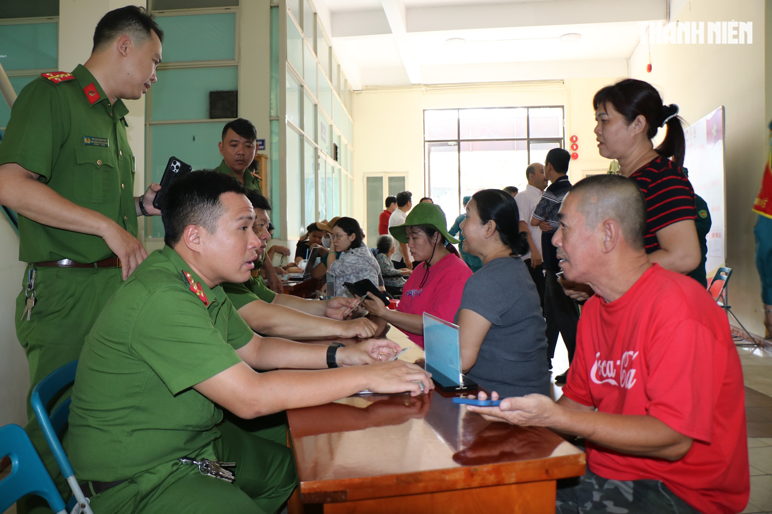 Quà Quốc khánh 2.9 đến tay người dân TP.HCM: 'Nôn nao đến mức ngủ không được'- Ảnh 2. Quà Quốc khánh 2.9 đến tay người dân TP.HCM: 'Nôn nao đến mức ngủ không được'- Ảnh 2.