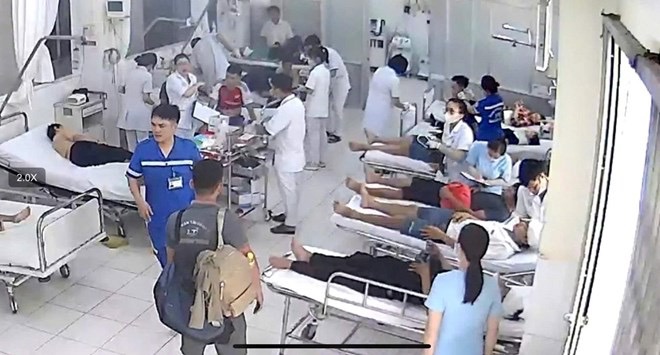 Tai nạn trên cao tốc Vân Phong - Nha Trang, 13 người nhập viện - Ảnh 1.