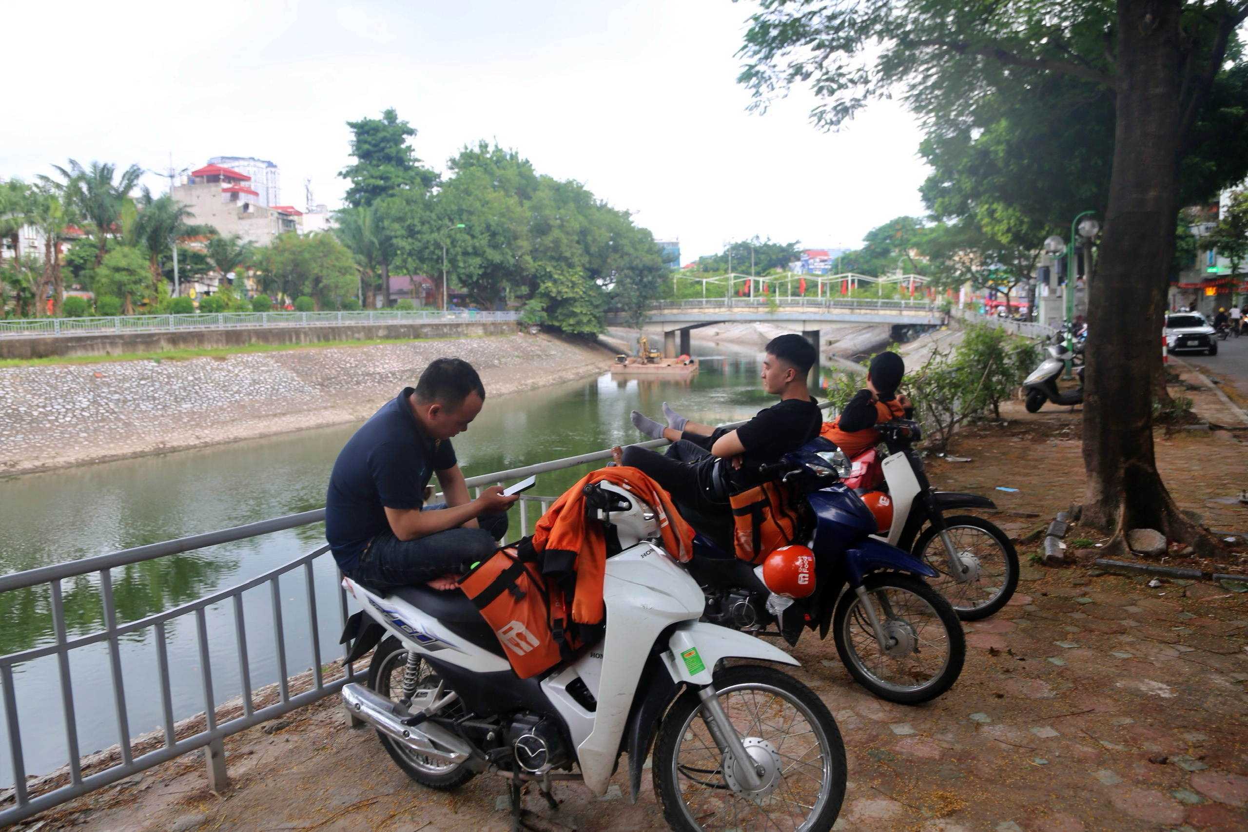 Hiện trạng sông Tô Lịch trước thời điểm Hà Nội quyết 'hồi sinh' - Ảnh 7.