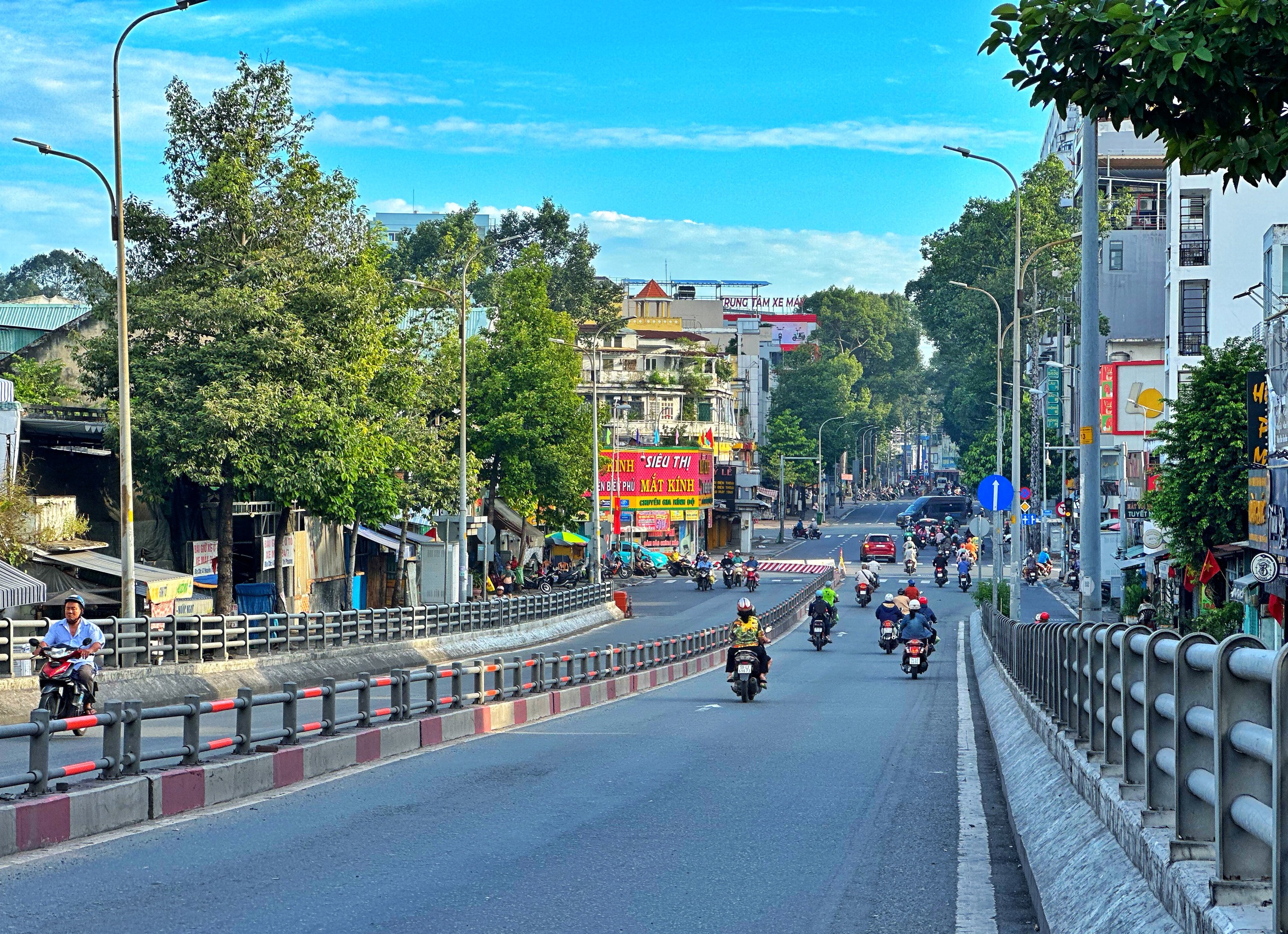 Ngày thứ ba kỳ nghỉ tết Độc lập 2.9: Bất ngờ đường phố trung tâm TP.HCM- Ảnh 7. Ngày thứ ba kỳ nghỉ tết Độc lập 2.9: Bất ngờ đường phố trung tâm TP.HCM- Ảnh 7.