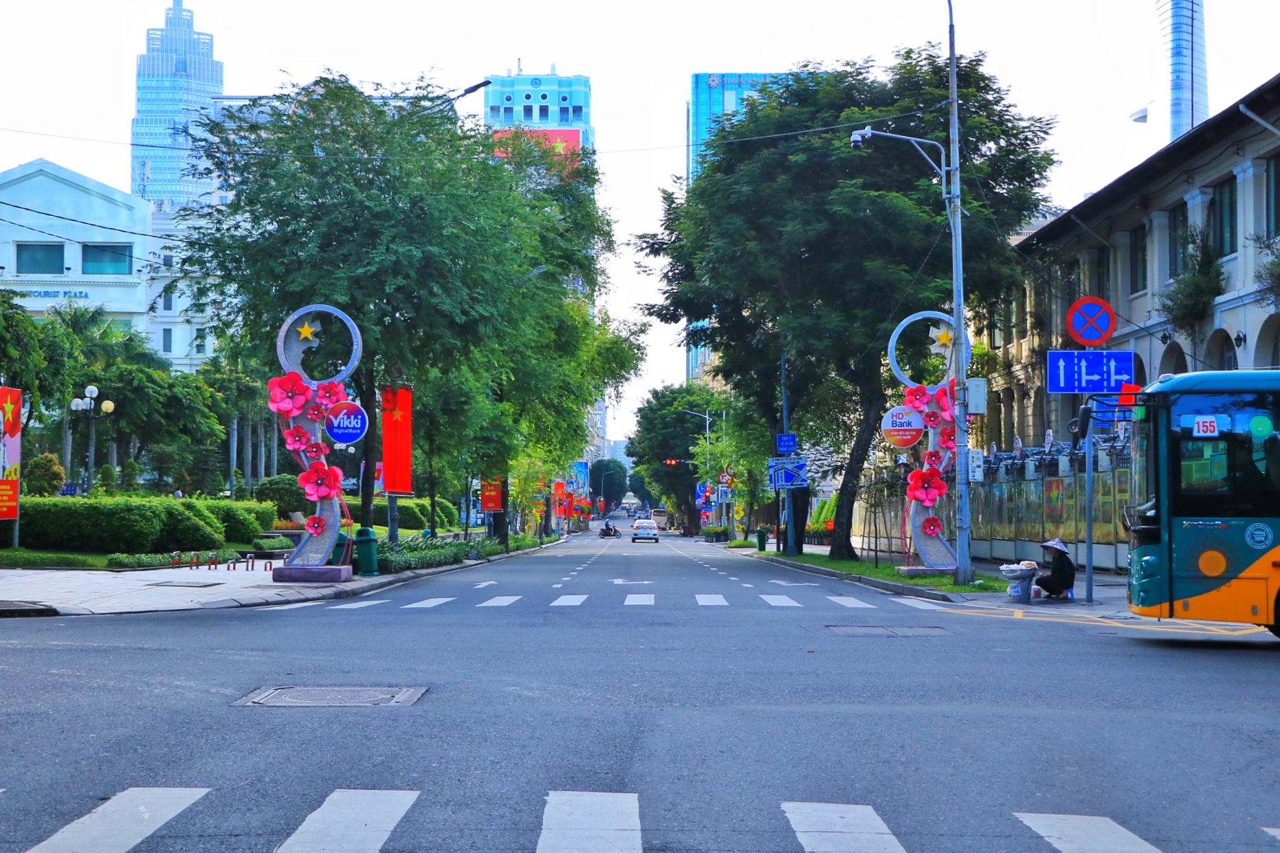 Ngày thứ ba kỳ nghỉ tết Độc lập 2.9: Bất ngờ đường phố trung tâm TP.HCM- Ảnh 4. Ngày thứ ba kỳ nghỉ tết Độc lập 2.9: Bất ngờ đường phố trung tâm TP.HCM- Ảnh 4.
