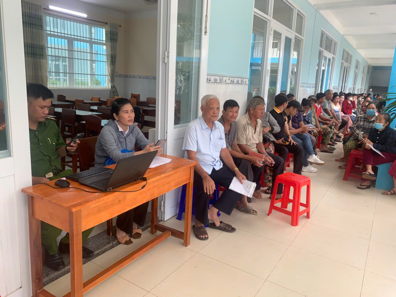 TP.HCM: Nhận quà tặng lễ Quốc khánh 2.9 thật hạnh phúc- Ảnh 1.