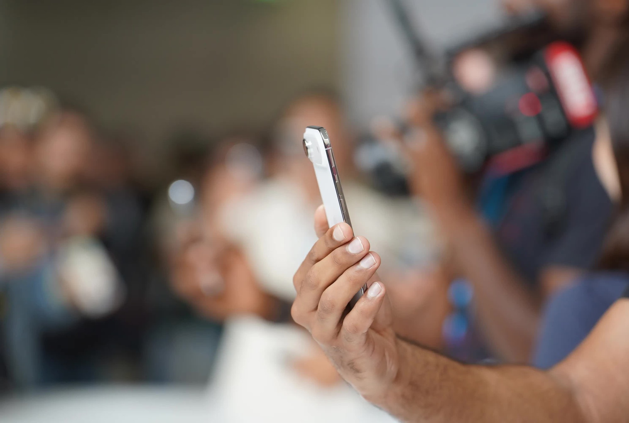 So kè iPhone Air và Galaxy S25 Edge - Ảnh 1.