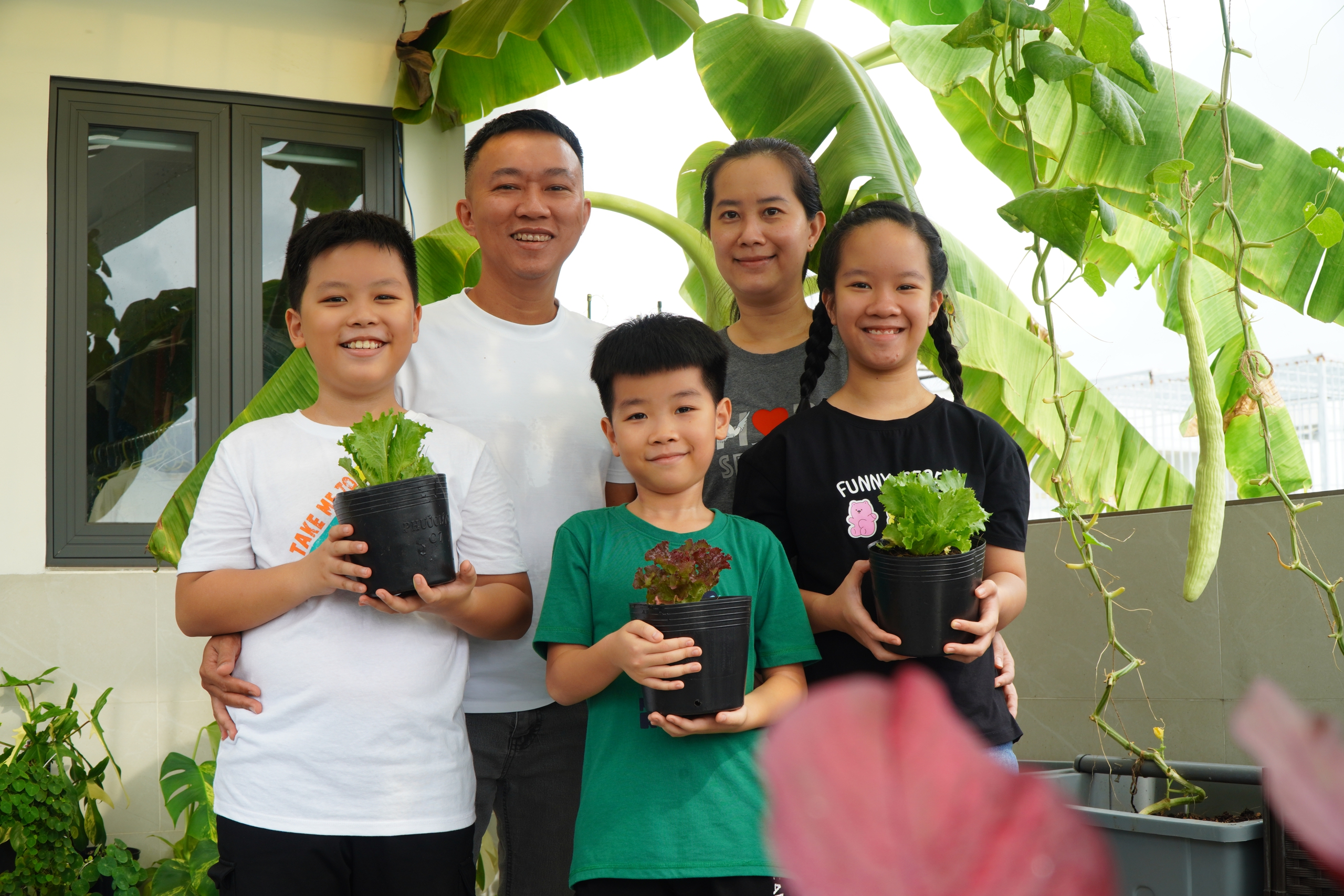 Vợ chồng kỹ sư 'biến' sân thượng thành khu vườn xanh mướt nhờ nguyên tắc quan trọng - Ảnh 4.