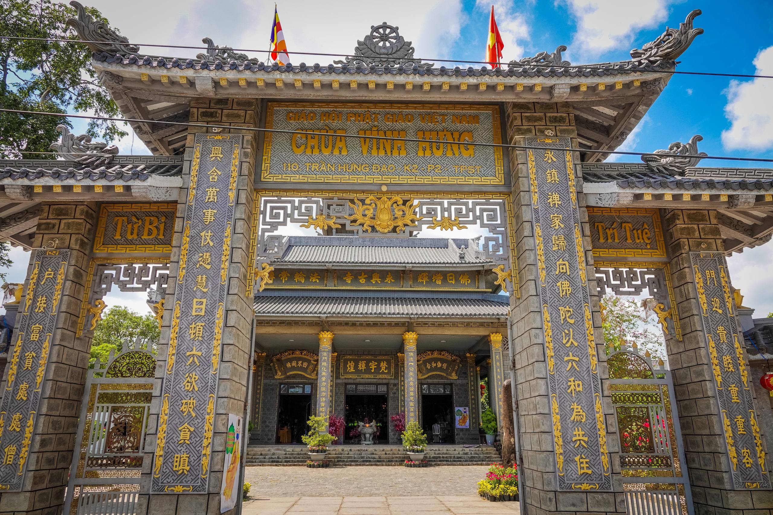 Ngôi chùa 'độc nhất miền Tây' xây dựng từ hàng chục ngàn viên đá nguyên khối- Ảnh 2. Ngôi chùa 'độc nhất miền Tây' xây dựng từ hàng chục ngàn viên đá nguyên khối- Ảnh 2.