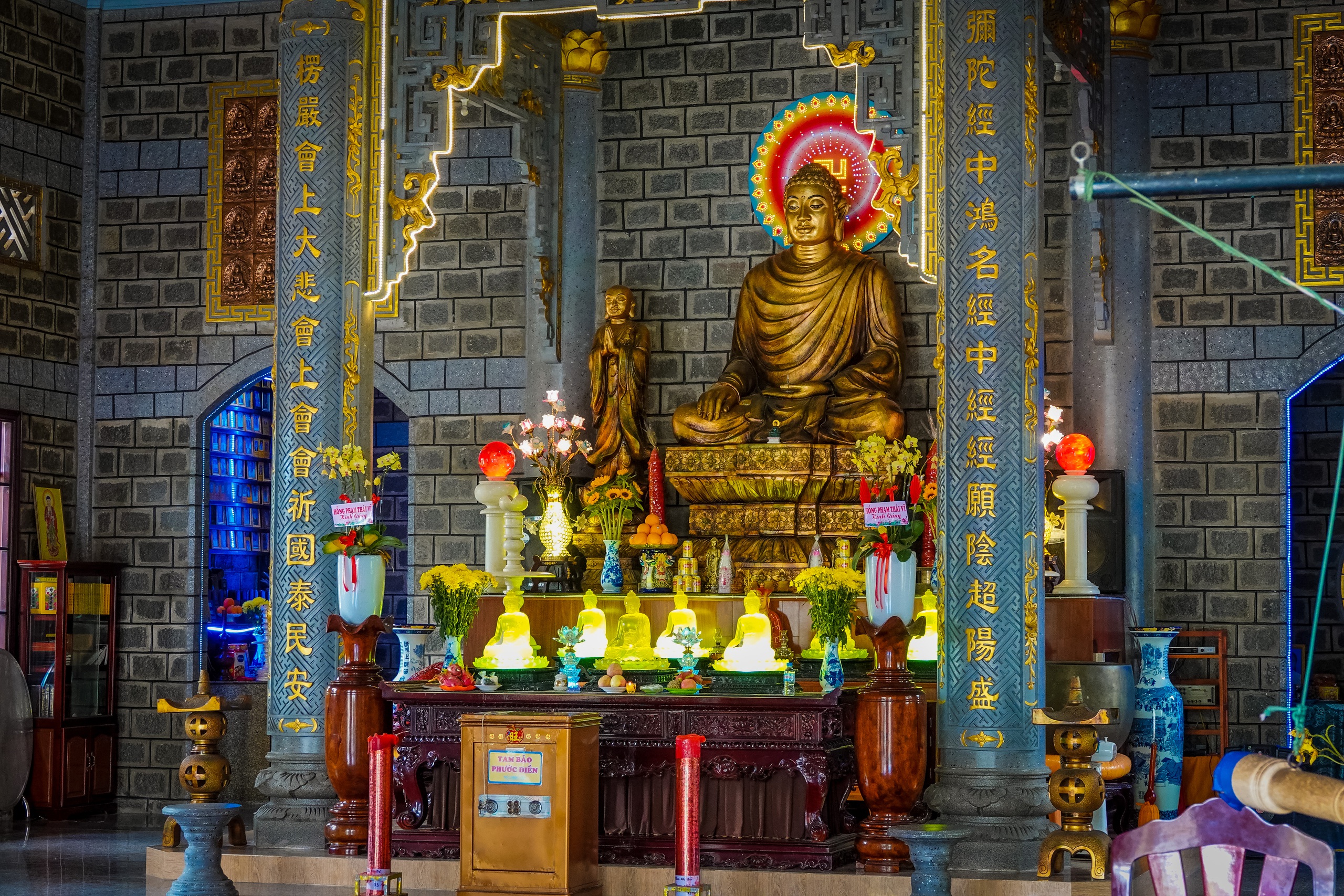 Ngôi chùa 'độc nhất miền Tây' xây dựng từ hàng chục ngàn viên đá nguyên khối- Ảnh 6. Ngôi chùa 'độc nhất miền Tây' xây dựng từ hàng chục ngàn viên đá nguyên khối- Ảnh 6.