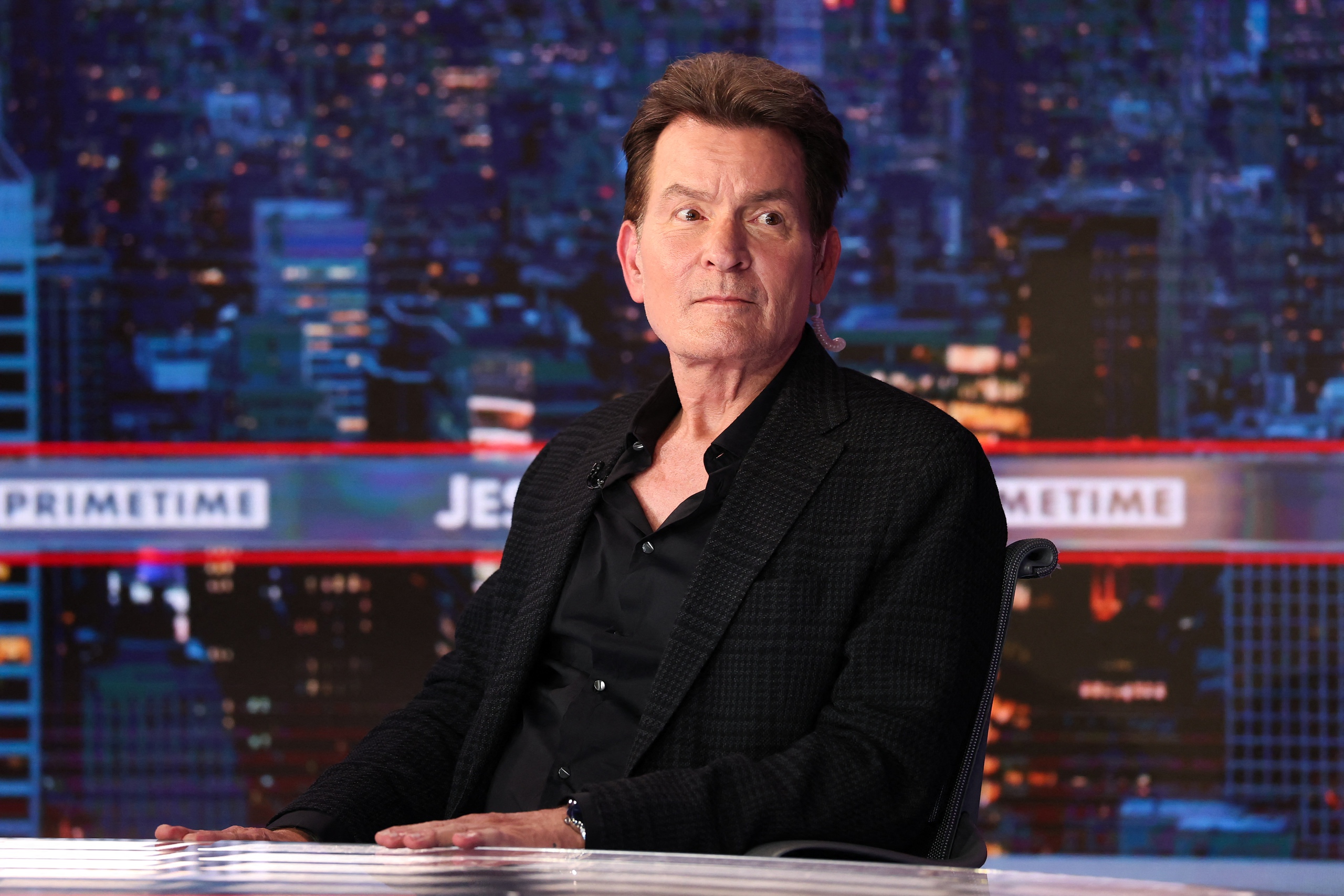 Tài tử Charlie Sheen ra sao sau quá khứ ăn chơi sa đọa, nhiễm HIV? - Ảnh 2.