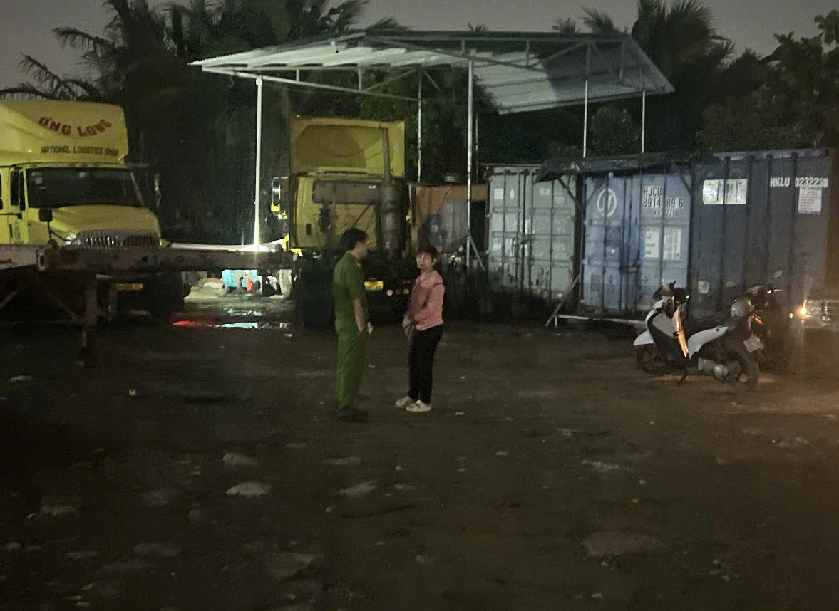 TP.HCM: Người đàn ông tử vong trong bãi xe, nghi điện giật - Ảnh 1.