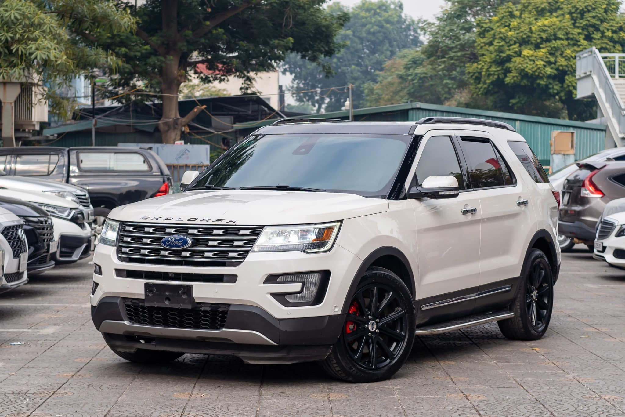 Có nên mua Ford Explorer cũ giá chưa tới 700 triệu đồng? - Ảnh 1.