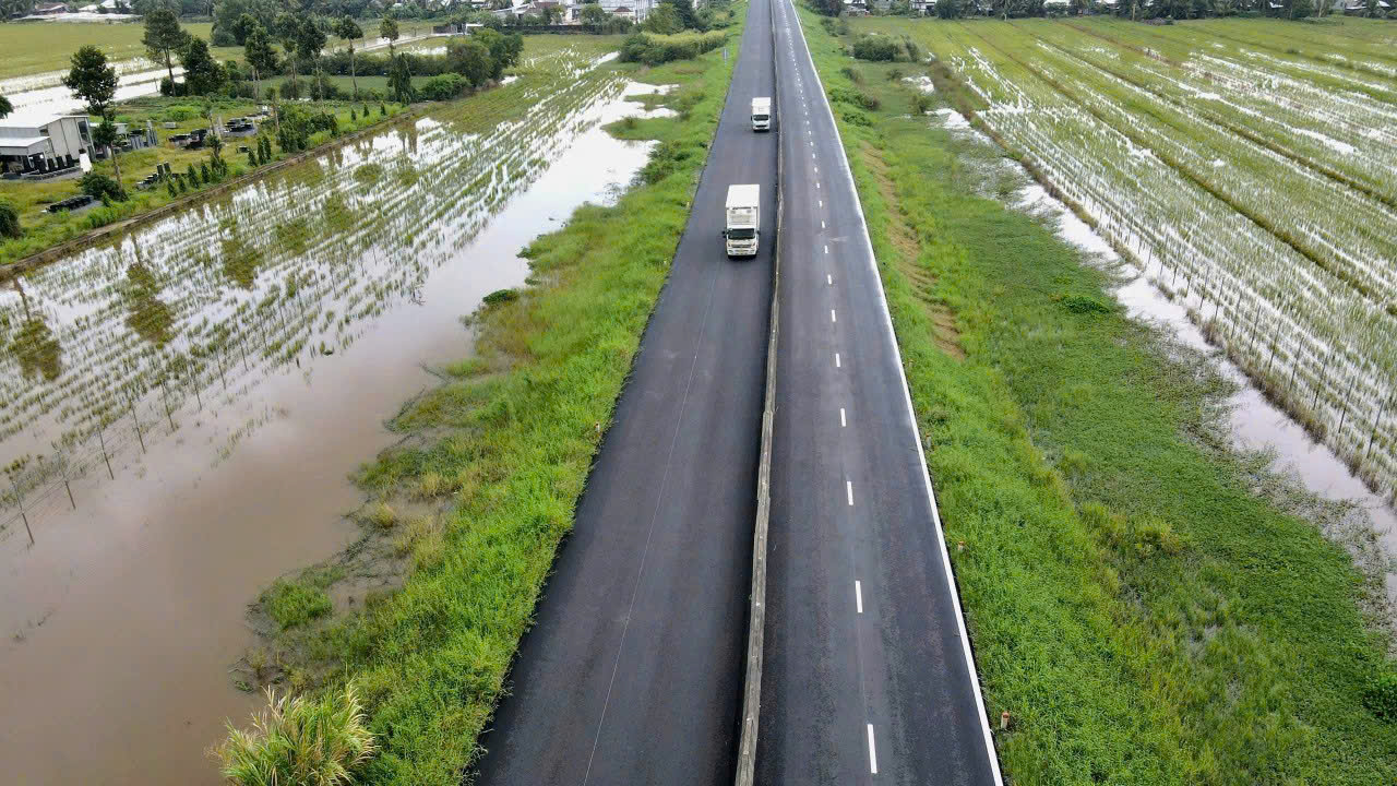 Đề xuất mở rộng hai tuyến cao tốc dài hơn 80 km qua đồng bằng sông Cửu Long- Ảnh 1. Đề xuất mở rộng hai tuyến cao tốc dài hơn 80 km qua đồng bằng sông Cửu Long- Ảnh 1.