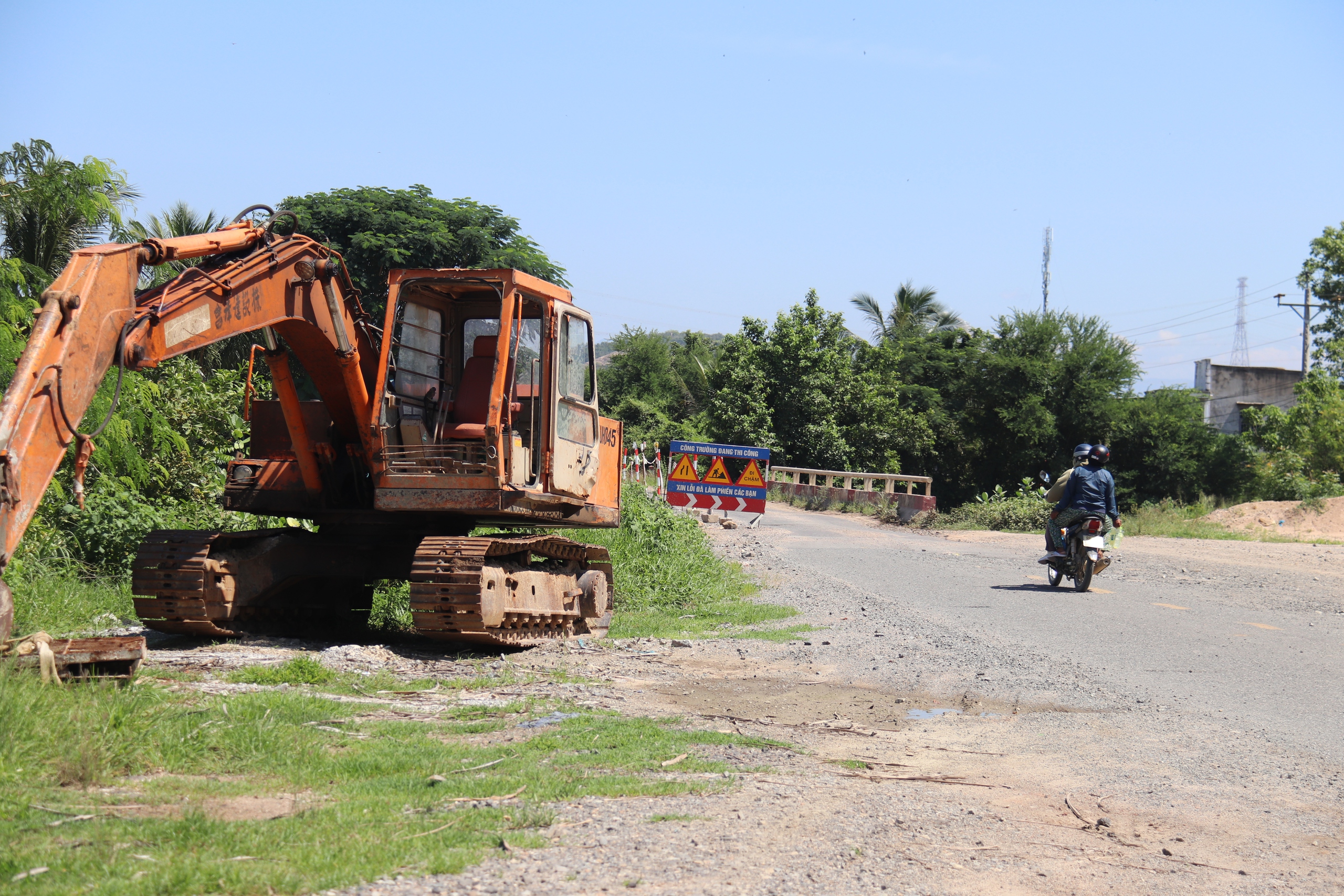 Thi công QL28B nhếch nhác: 'Cơ bản không còn tình trạng cỏ mọc ở công trường nữa' - Ảnh 1.
