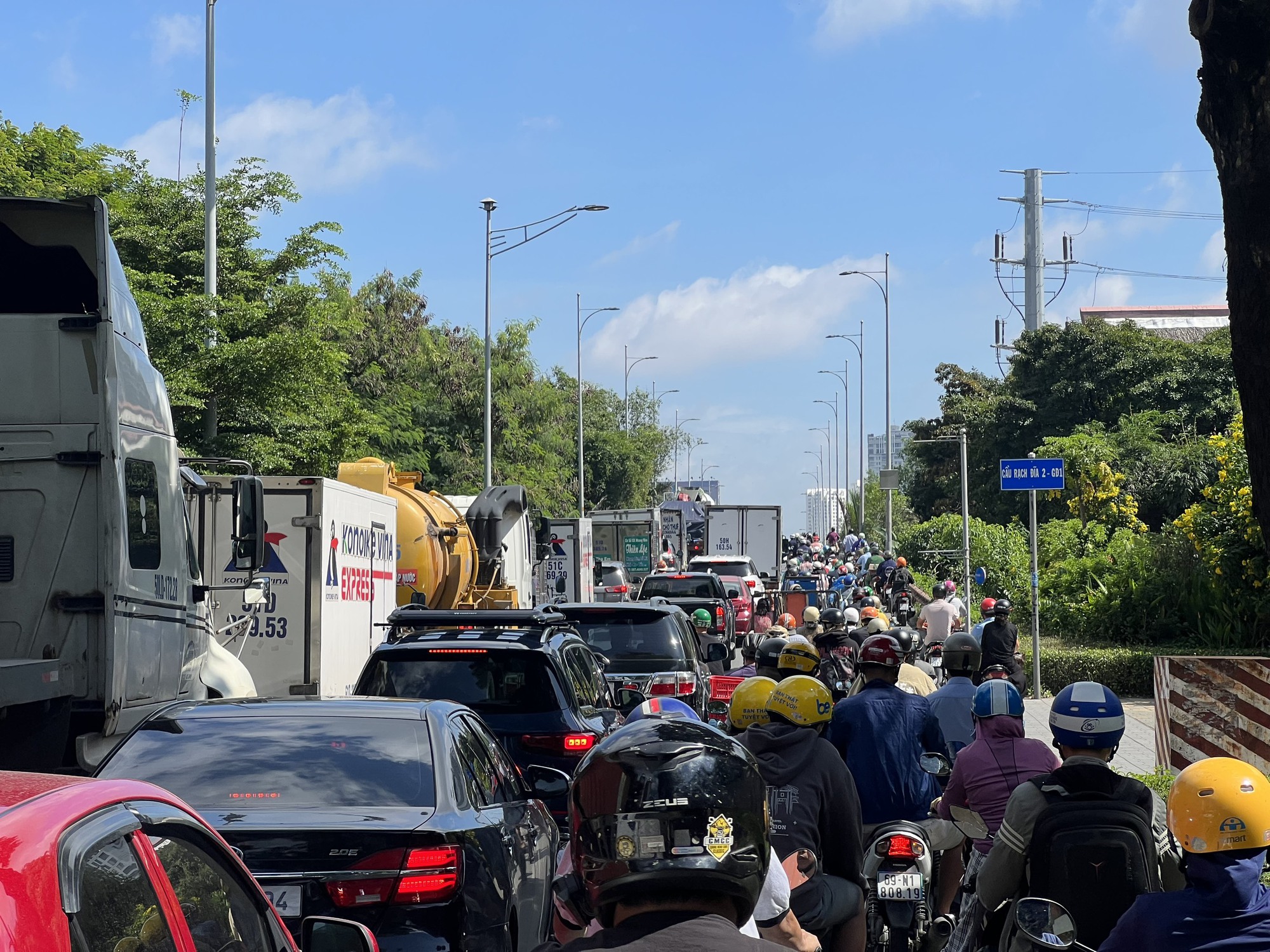 Mở đường thông cầu, khu Nam TP.HCM vẫn kẹt- Ảnh 2.