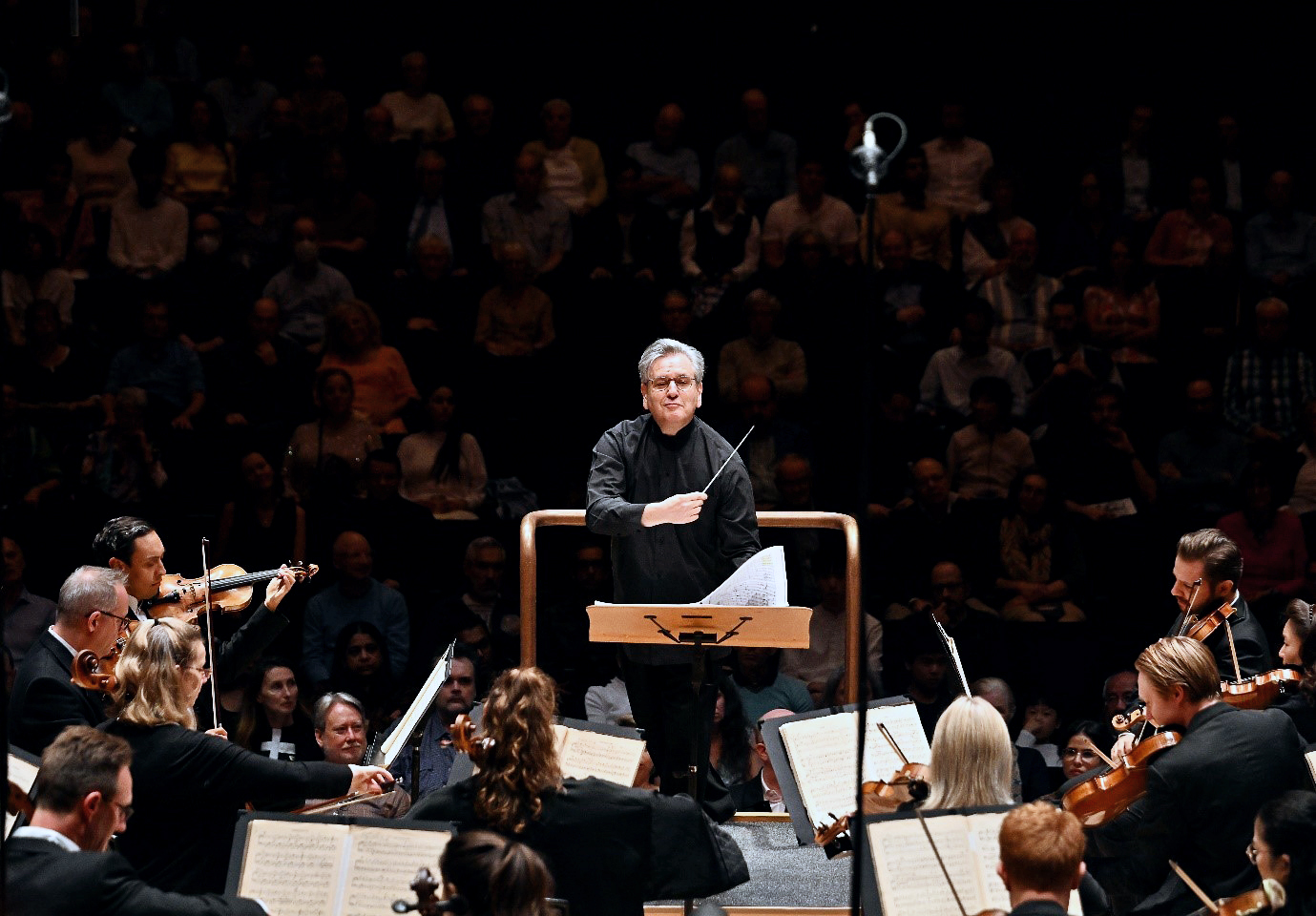 Freuen Sie sich auf erstklassige Musik beim „Vietnam Airlines Classic – Hanoi Concert 2025“ – Foto 2. Đón chờ âm nhạc đỉnh cao tại ‘Vietnam Airlines Classic - Hanoi Concert 2025’ - Ảnh 2.