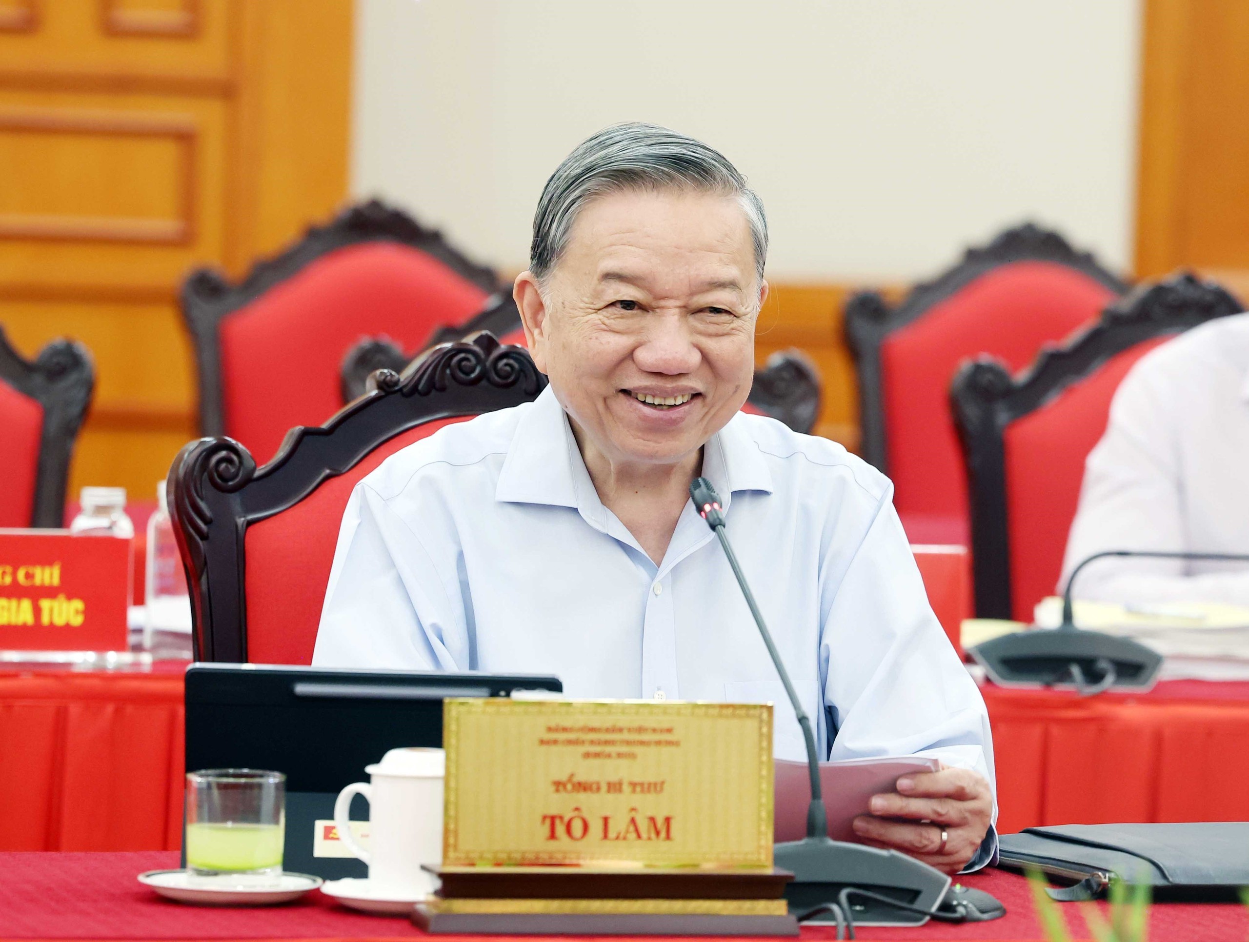 Bộ Chính trị cho ý kiến nhân sự Đảng bộ Chính phủ nhiệm kỳ 2025 - 2030- Ảnh 2. Bộ Chính trị cho ý kiến nhân sự Đảng bộ Chính phủ nhiệm kỳ 2025 - 2030- Ảnh 2.