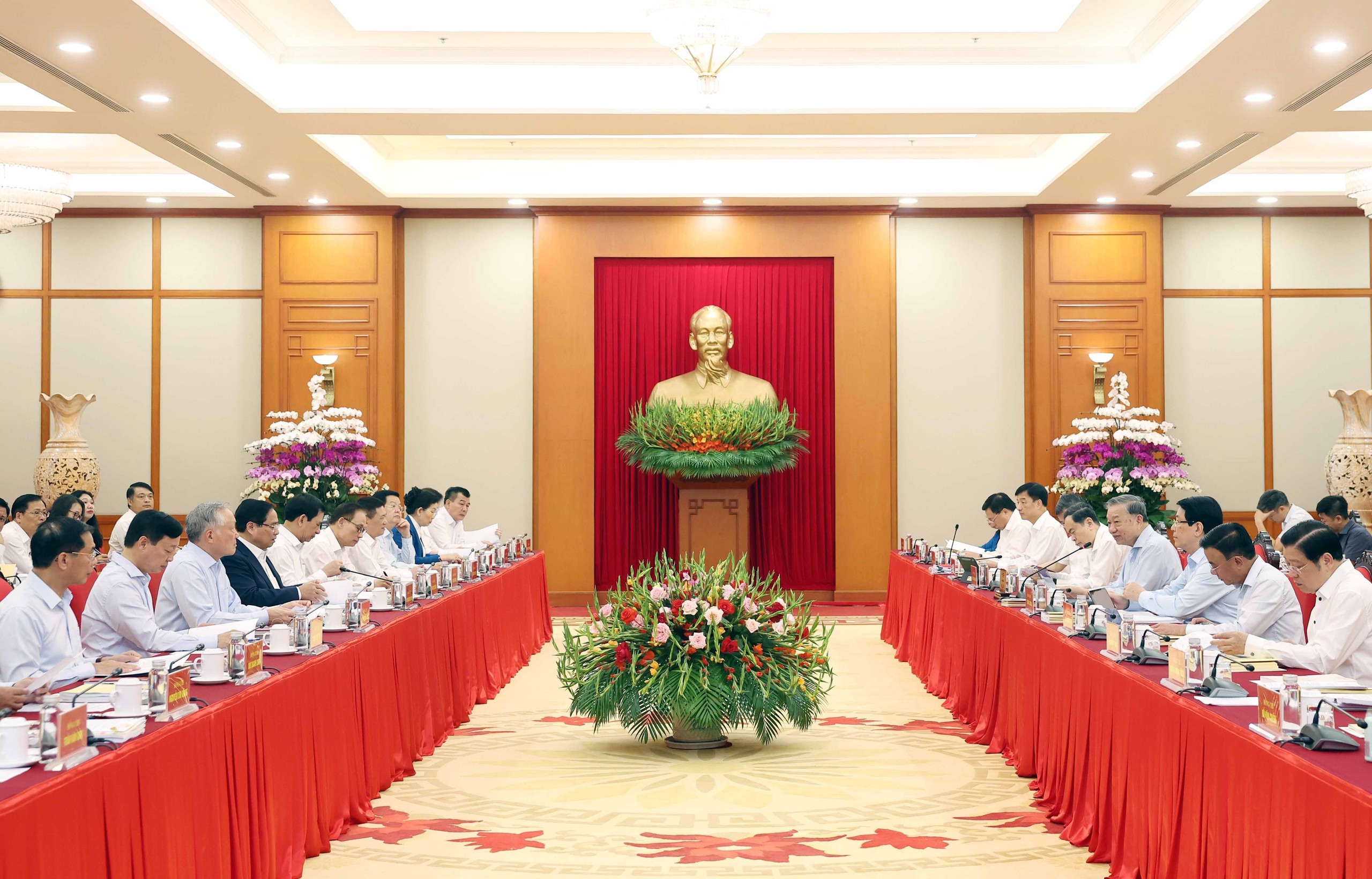 Bộ Chính trị cho ý kiến nhân sự Đảng bộ Chính phủ nhiệm kỳ 2025 - 2030- Ảnh 1. Bộ Chính trị cho ý kiến nhân sự Đảng bộ Chính phủ nhiệm kỳ 2025 - 2030- Ảnh 1.