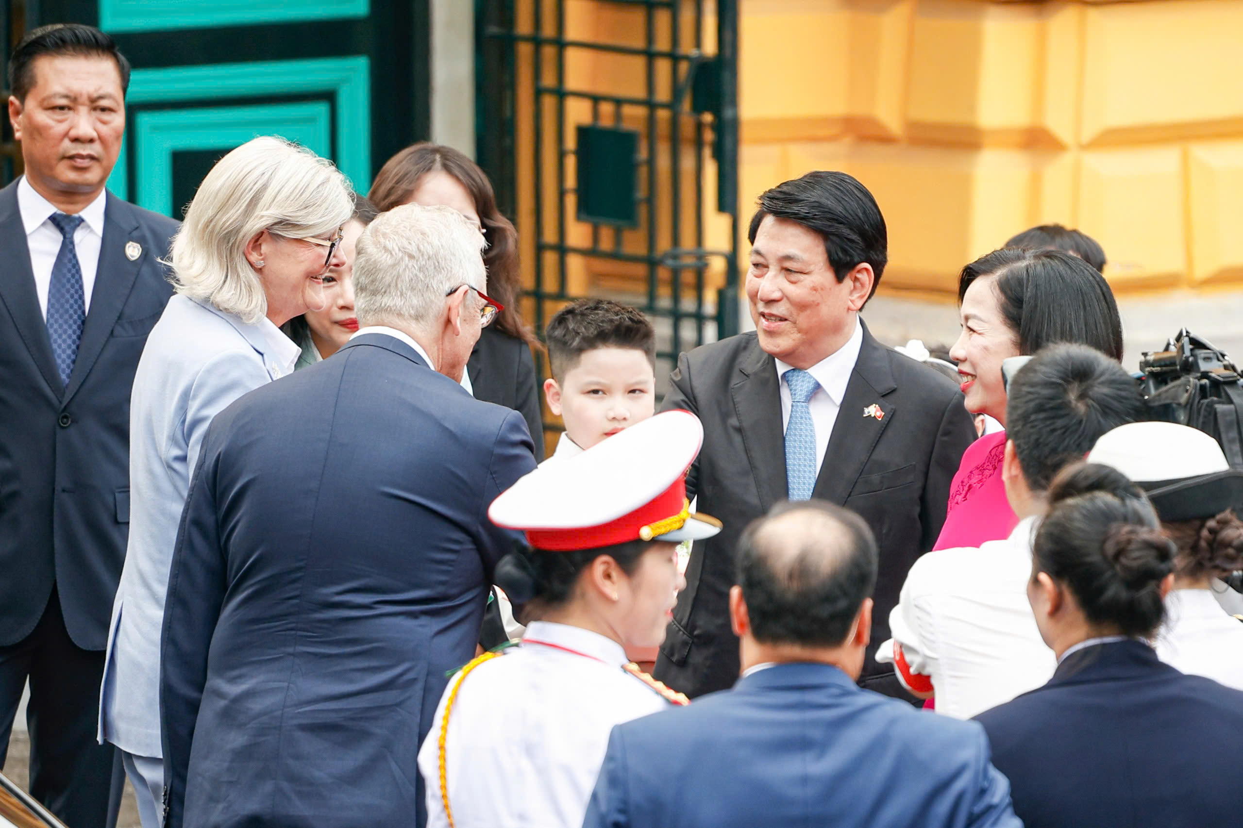 Chủ tịch nước Lương Cường chủ trì lễ đón Toàn quyền Úc Sam Mostyn- Ảnh 1.