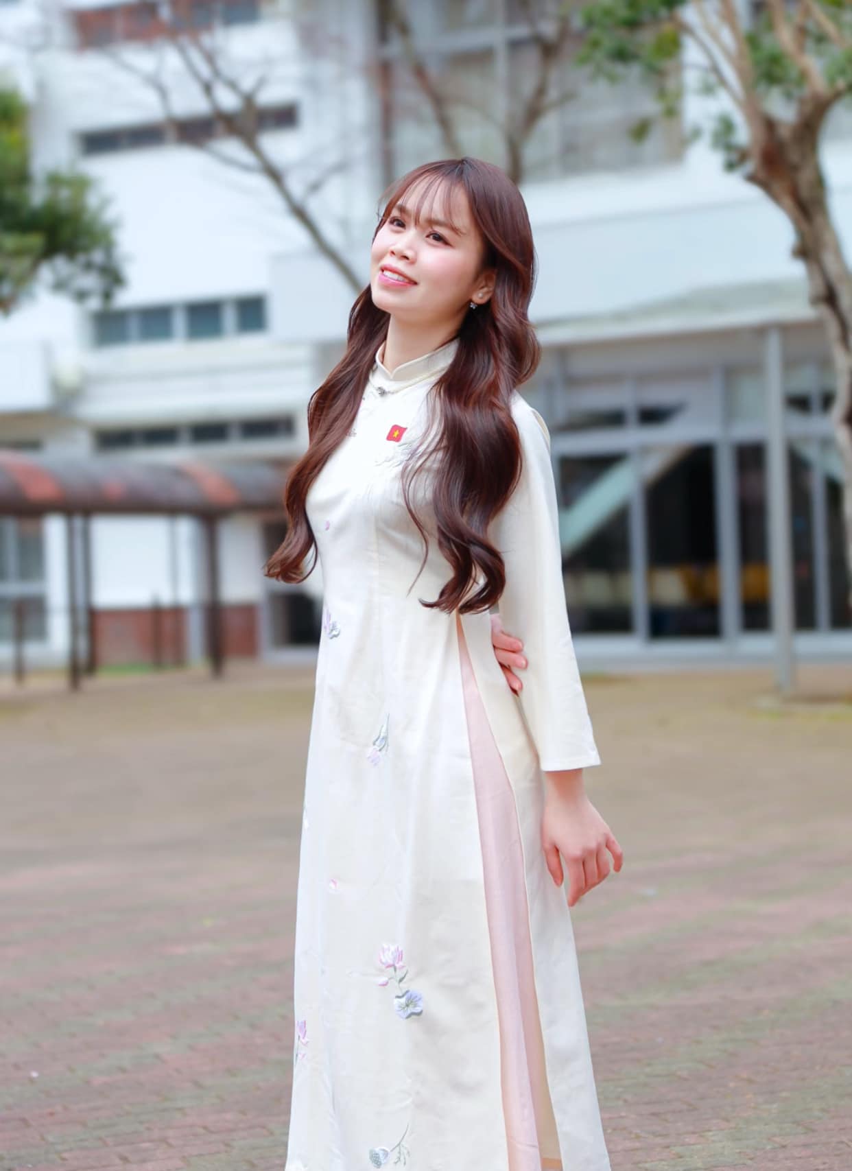 Tà áo dài gửi lời yêu nước - Ảnh 5.