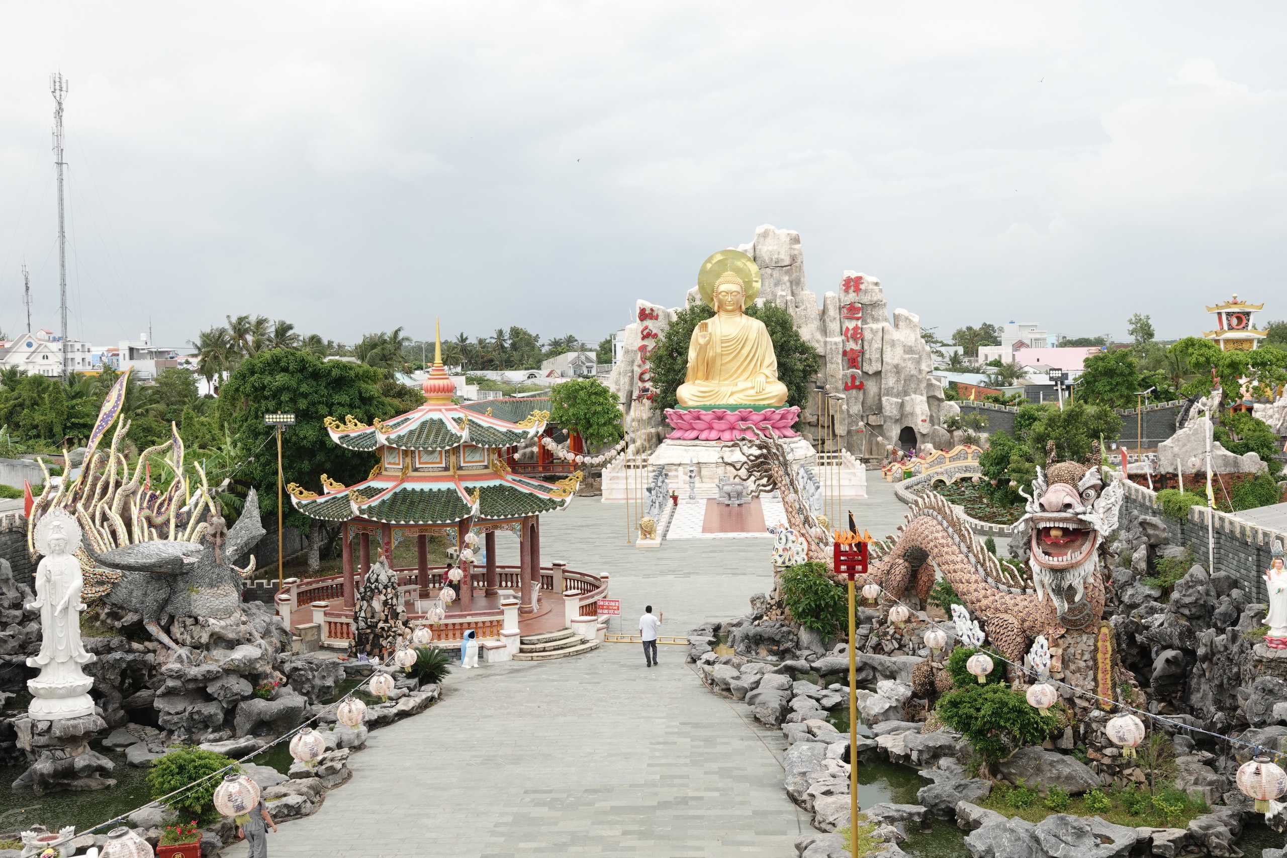 Ngôi chùa có kiến trúc 'trùng thiềm điệp ốc' độc đáo ở miền Tây - Ảnh 2.