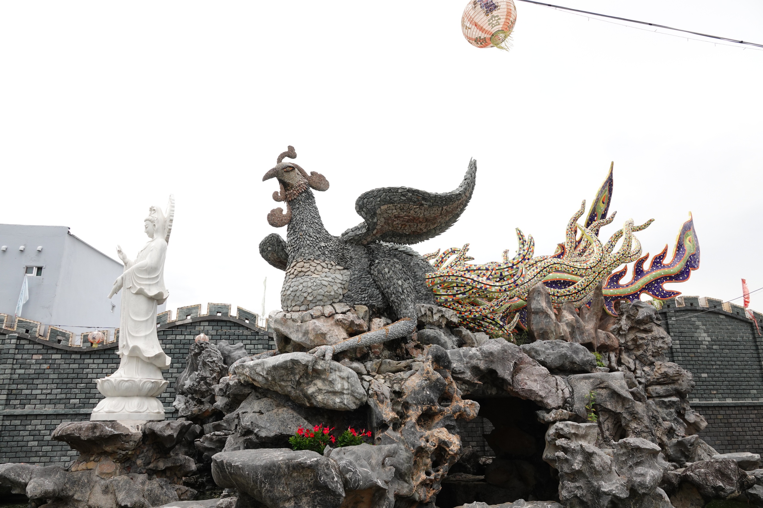 Ngôi chùa có kiến trúc 'trùng thiềm điệp ốc' độc đáo ở miền Tây - Ảnh 3.