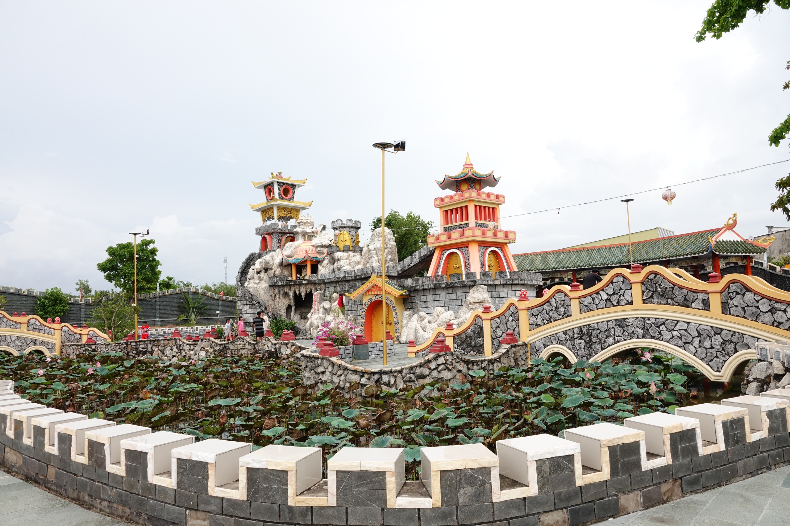 Ngôi chùa có kiến trúc 'trùng thiềm điệp ốc' độc đáo ở miền Tây - Ảnh 5.