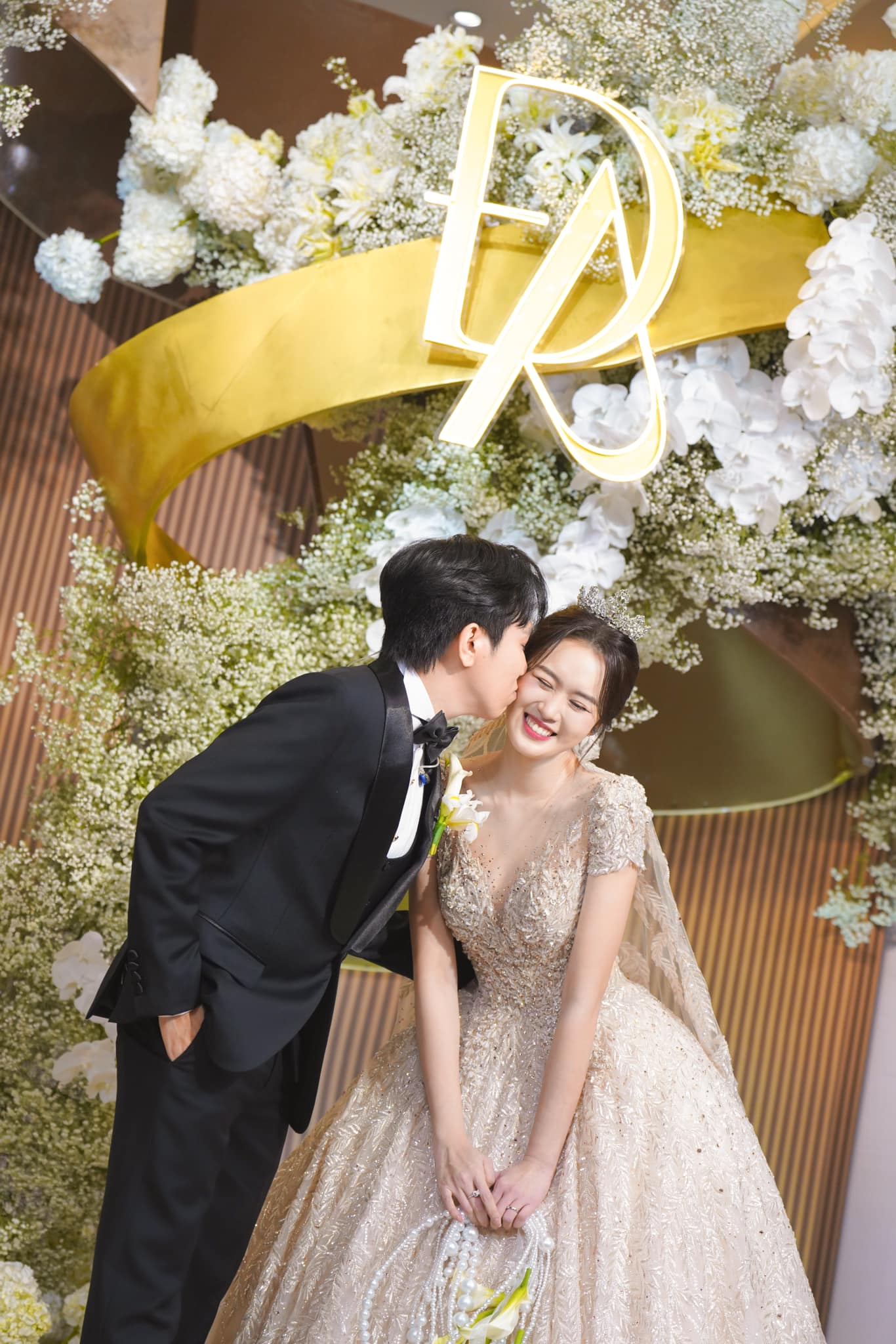 Diễn viên Anh Đức và vợ 'xinh như hoa hậu' sau 1 năm kết hôn - Ảnh 1.