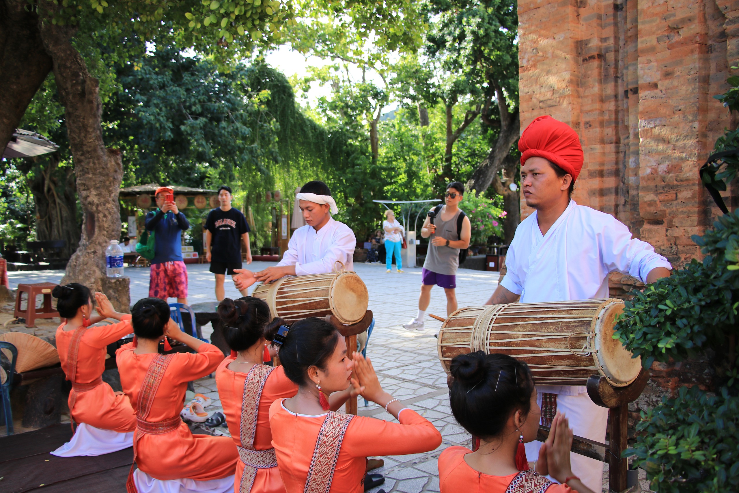 Tiếng kèn Saranai nơi tháp nắng - Ảnh 4.