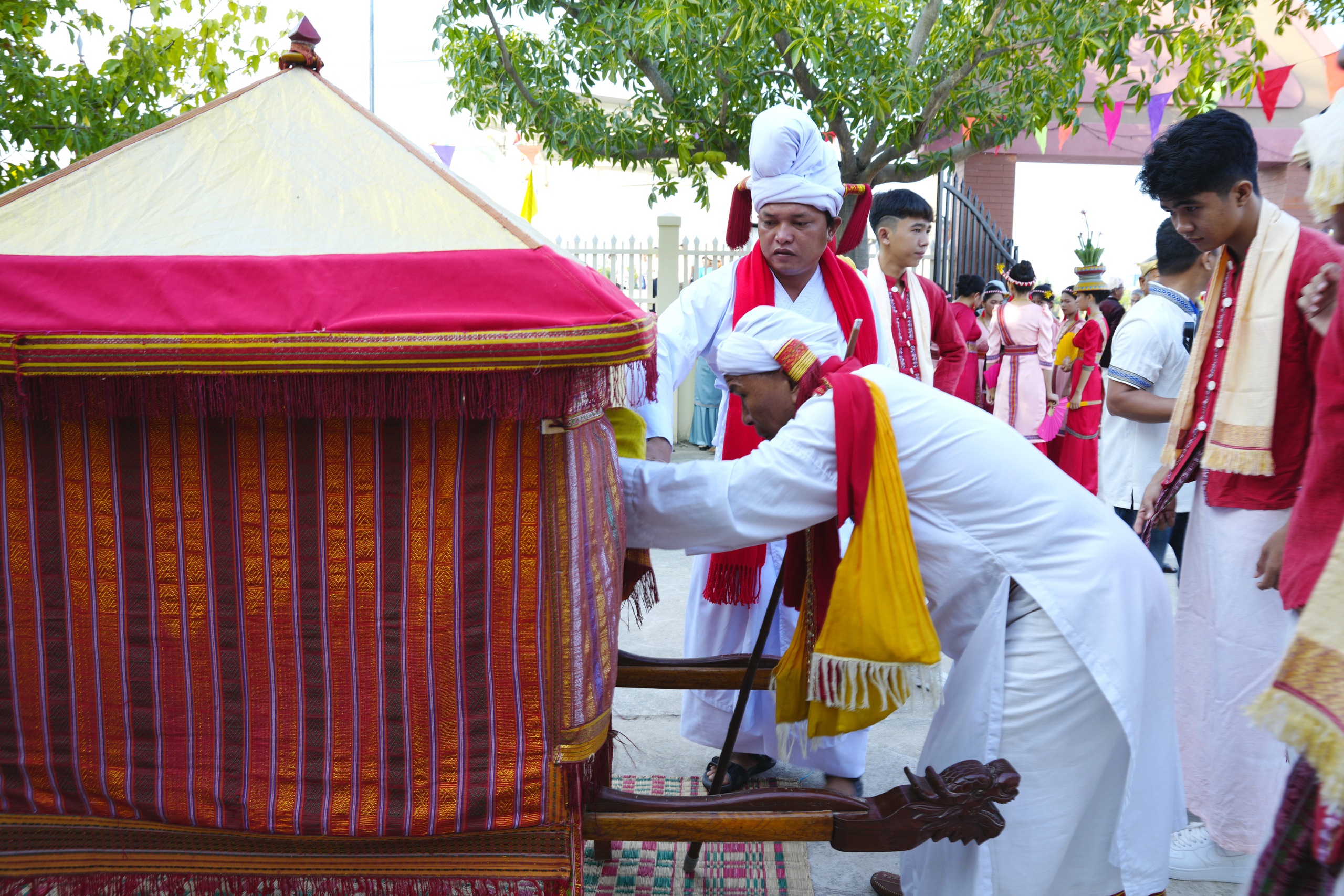 Tiếng kèn Saranai nơi tháp nắng - Ảnh 3.