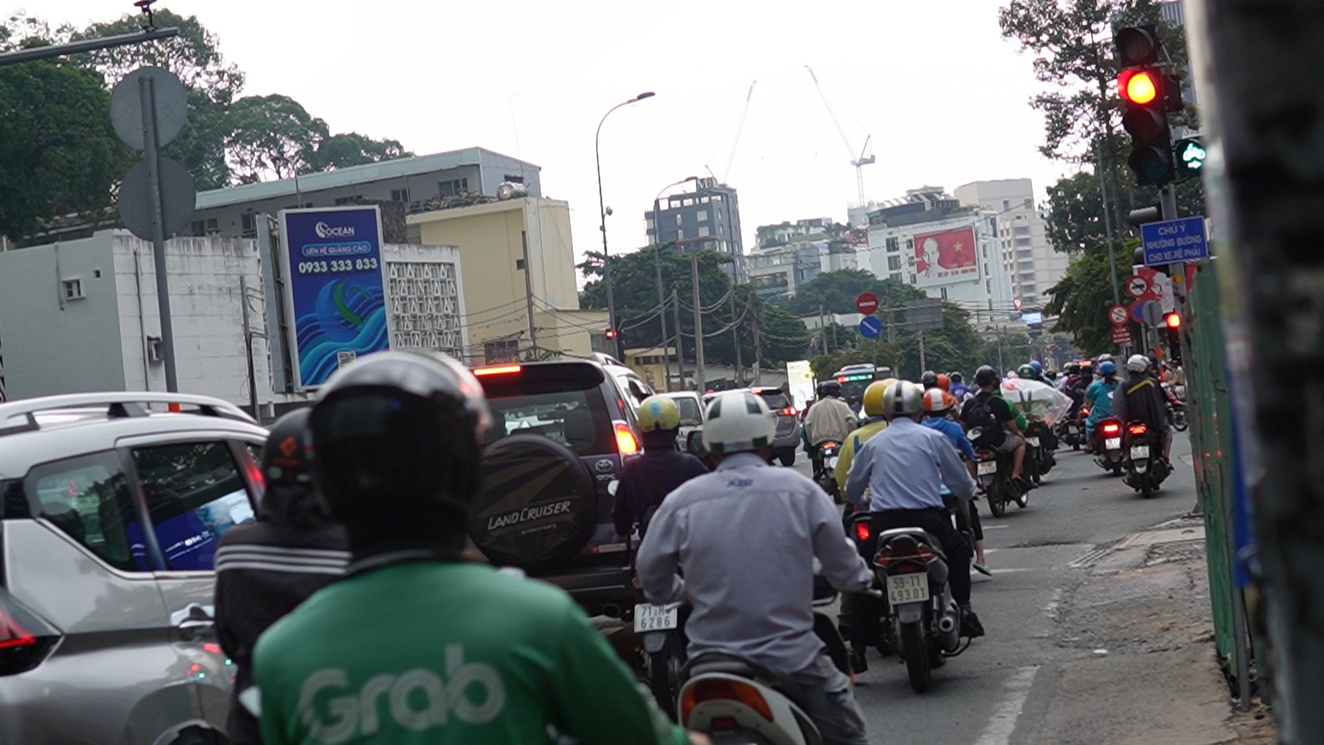 Vi phạm giao thông nhan nhản trong dòng…