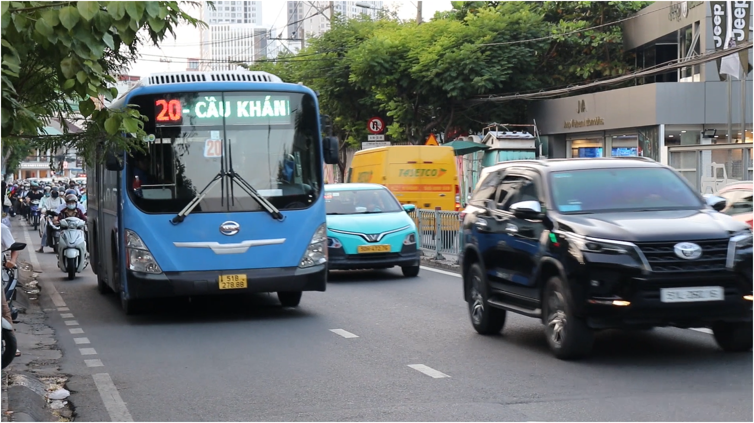 TIÊU ĐIỂM: TP.HCM có cần mở làn riêng c…