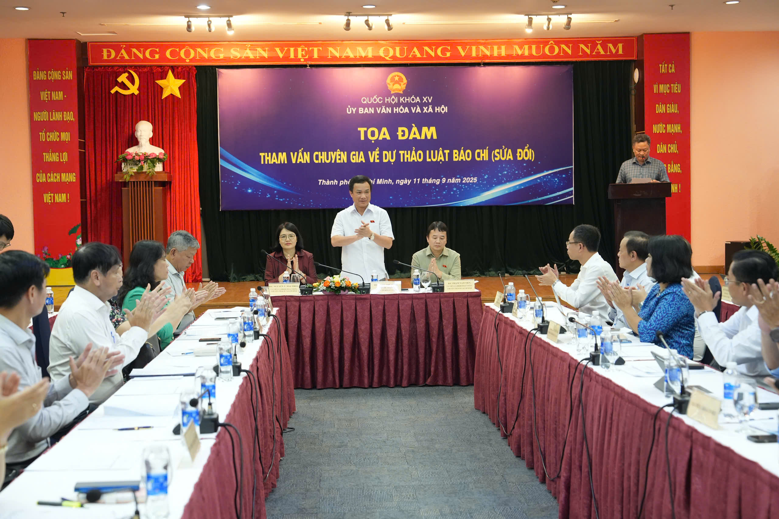 Tọa đàm tham vấn chuyên gia về luật Báo chí sửa đổi- Ảnh 1.