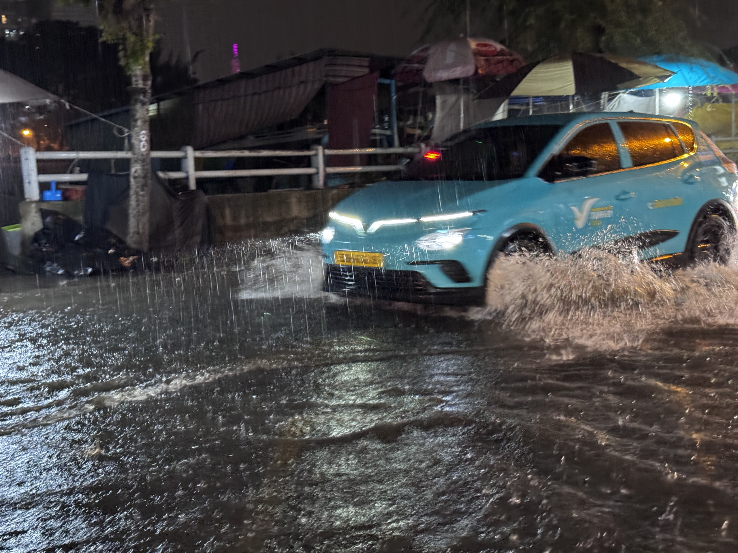 Người d&acirc;n ngao ng&aacute;n cảnh nước ngập do triều cường: &lsquo;Nhiều năm qua nước ngập c&agrave;ng tăng&rsquo;- Ảnh 2.