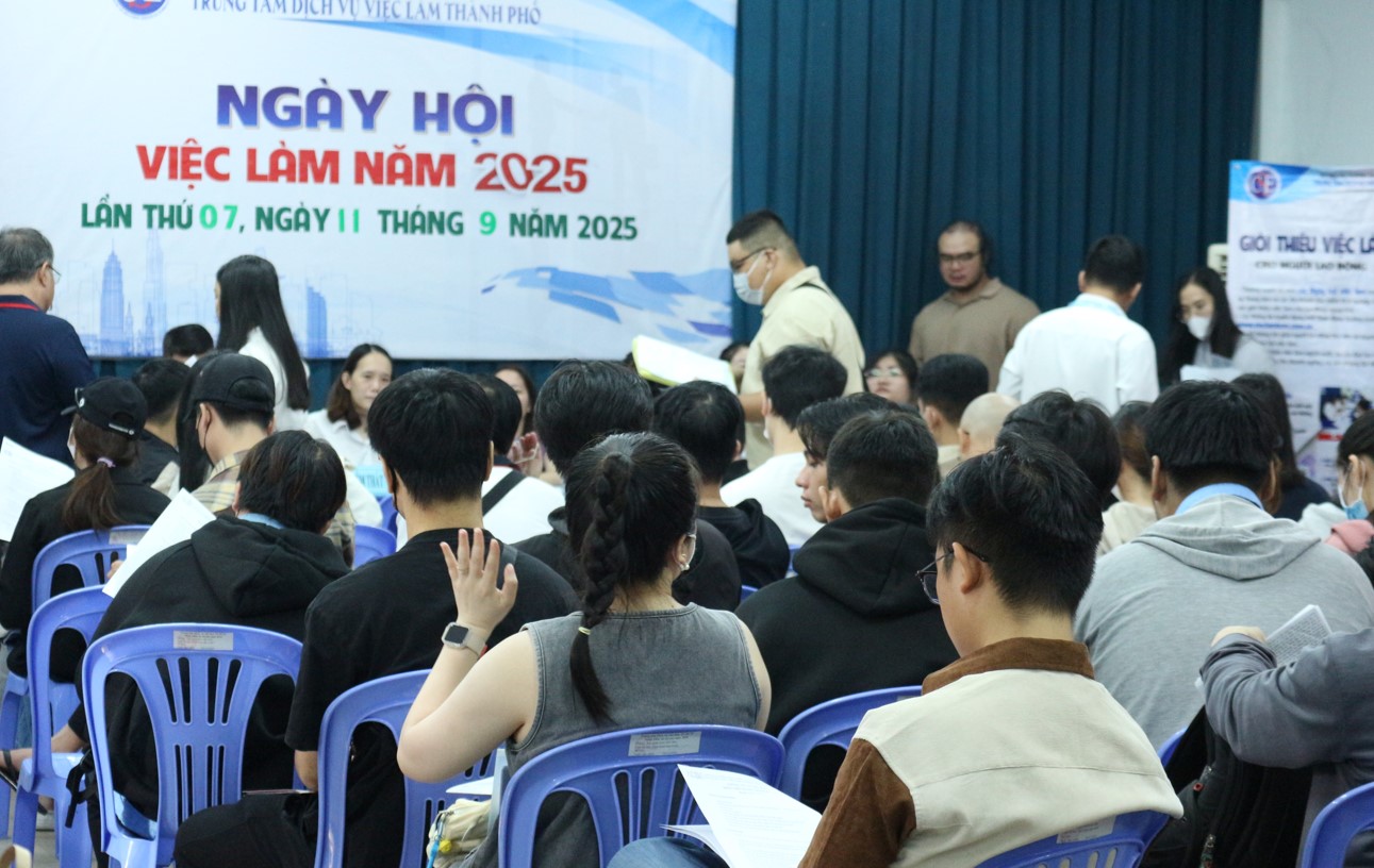 Hàng ngàn việc làm chờ ứng viên, có vị trí lương đến 50 triệu đồng/tháng- Ảnh 2.