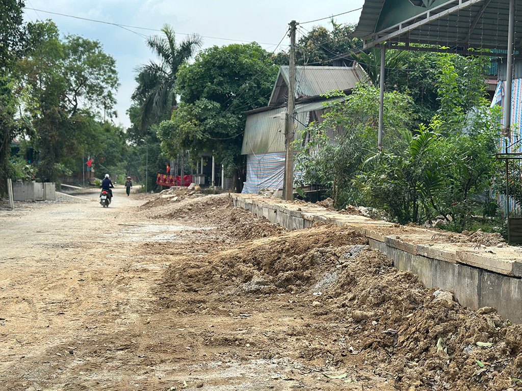 Từ đơn thư bạn đọc: Dự án tỉnh lộ hơn 300 tỉ đồng làm mãi không xong- Ảnh 2.