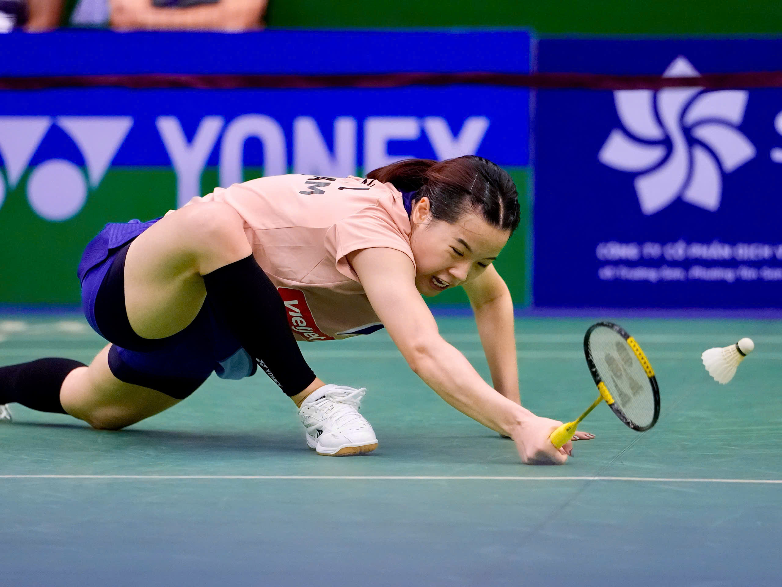 Гаряче: Нгуєн Туї Лінь отримав травму та вибув з гри на півдорозі турніру з бадмінтону China Masters - Фото 1. Nóng: Nguyễn Thùy Linh chấn thương, bỏ cuộc giữa chừng tại giải cầu lông Trung Quốc Masters- Ảnh 1.
