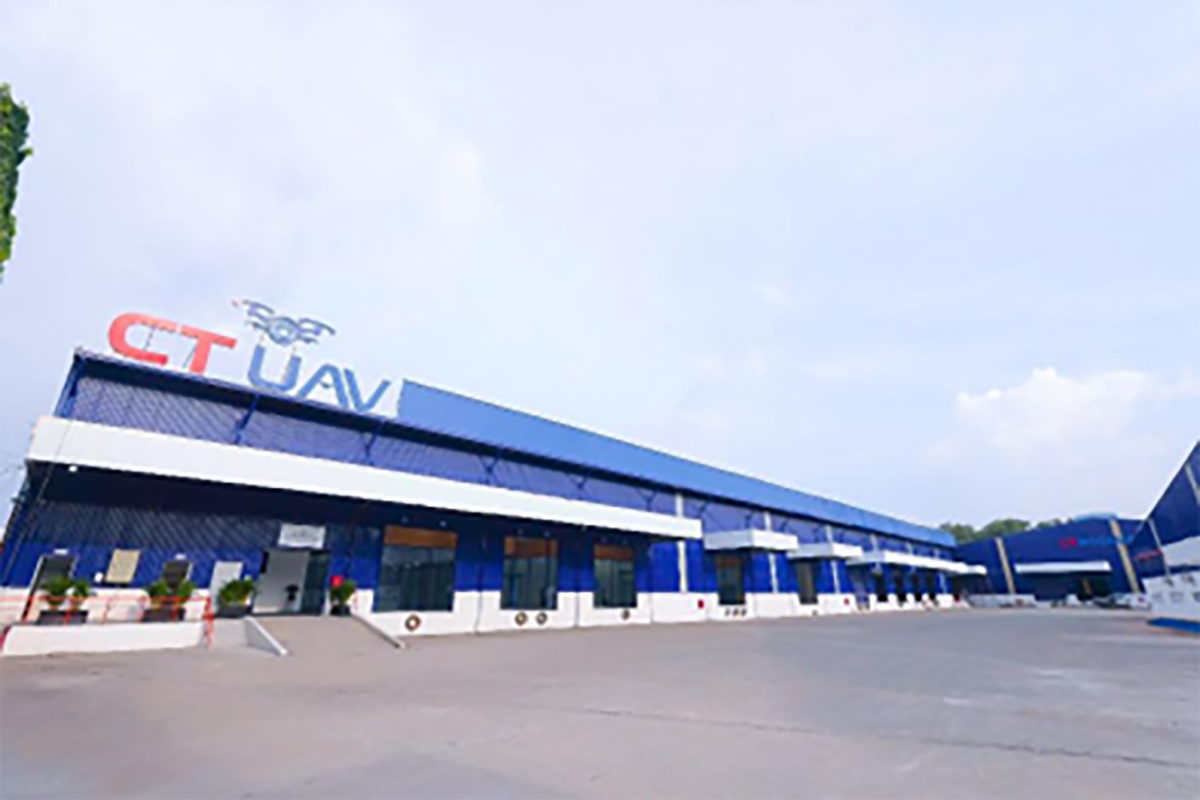 CT UAV - ‘Sốc’ với nhà máy đúc composite tự tiến hóa- Ảnh 1.