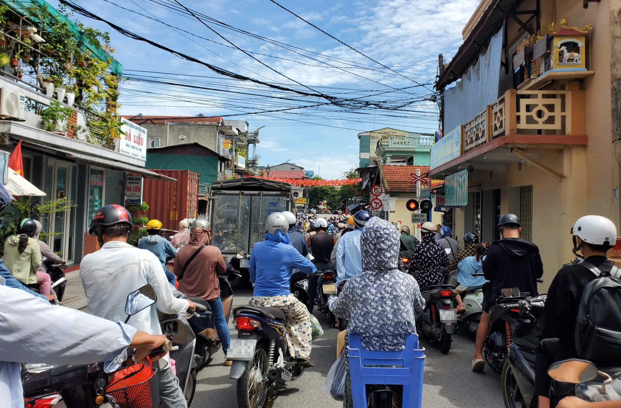 Nội đô Huế bao giờ hết chắn tàu?- Ảnh 1.